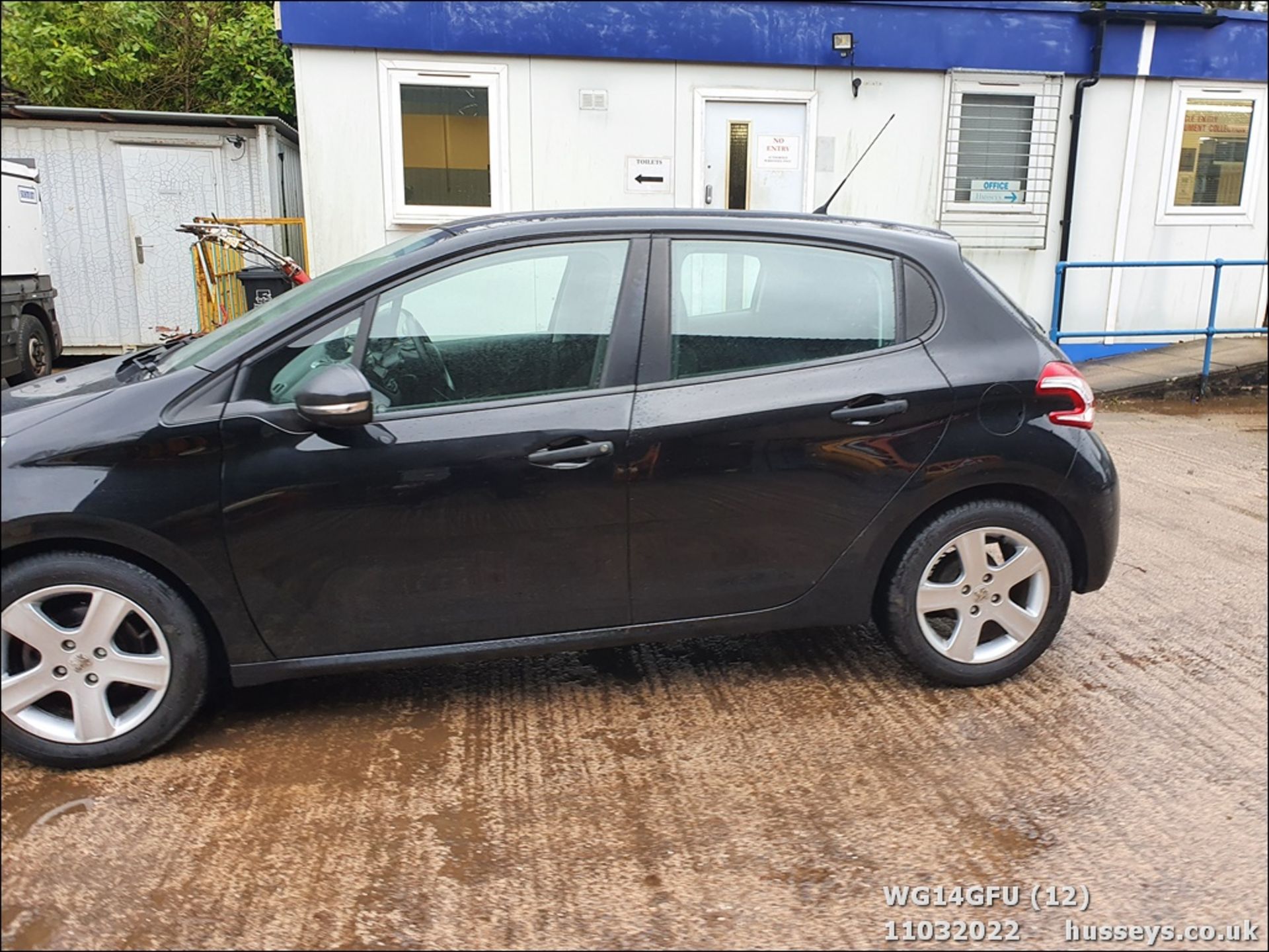 14/14 PEUGEOT 208 ACCESS - 999cc 5dr Hatchback (Black, 72k) - Image 12 of 38