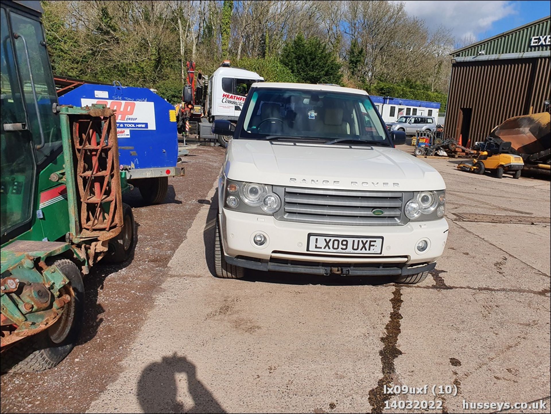 09/09 LAND ROVER RANGE ROVER VOGUE SE A - 3628cc 5dr 4x4 (White) - Image 11 of 34