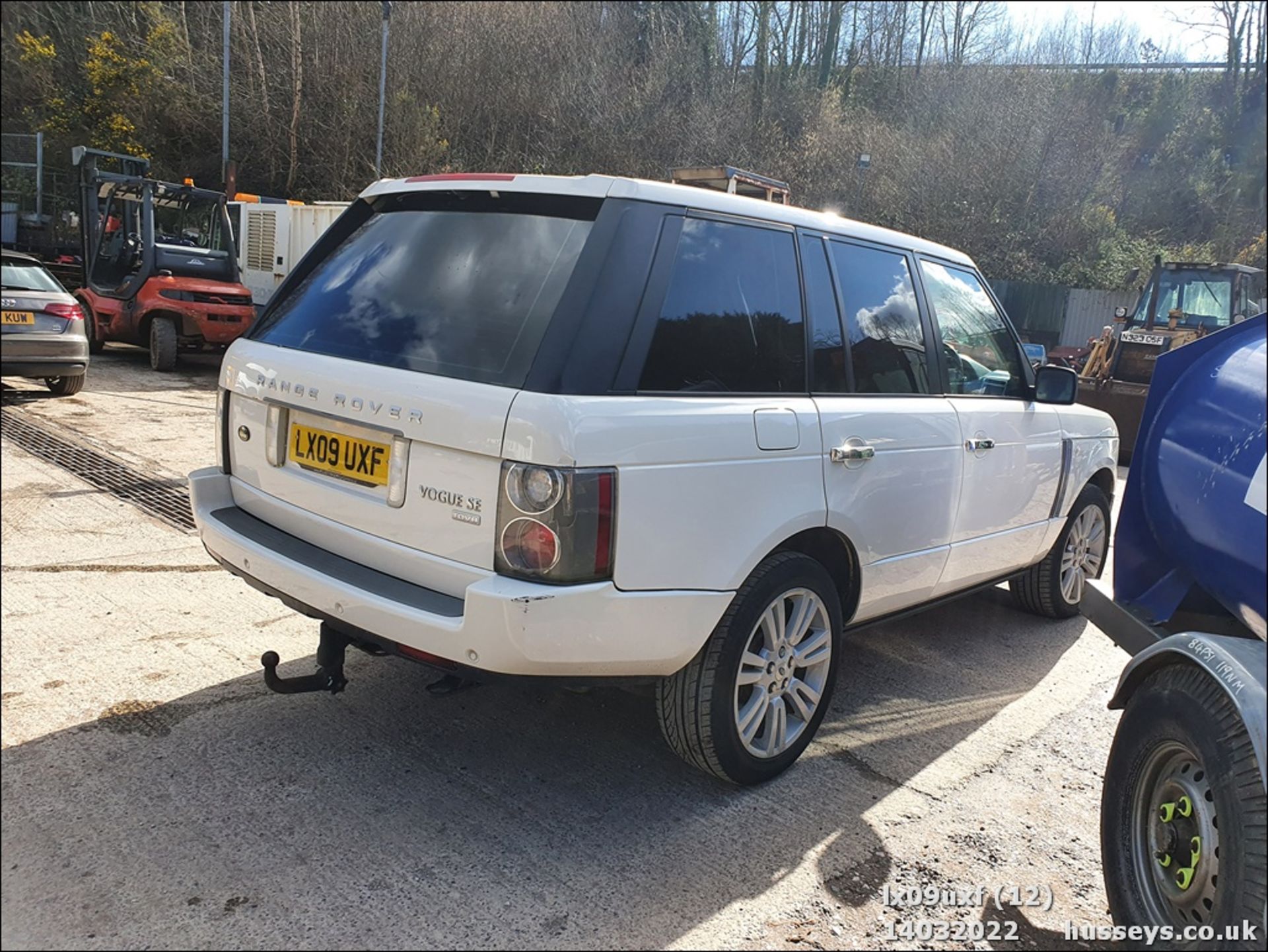 09/09 LAND ROVER RANGE ROVER VOGUE SE A - 3628cc 5dr 4x4 (White) - Image 13 of 34