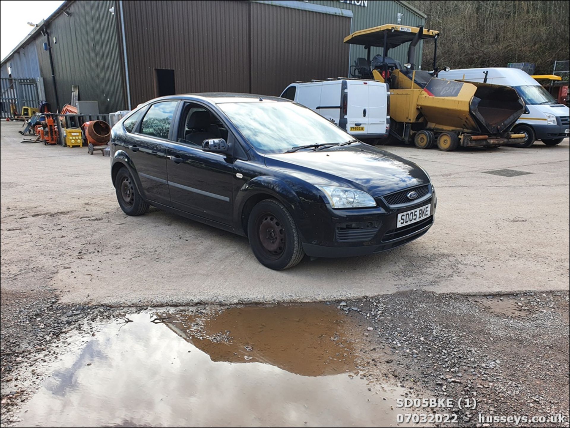 05/05 FORD FOCUS STUDIO - 1388cc 5dr Hatchback (Black, 105k) - Image 2 of 31