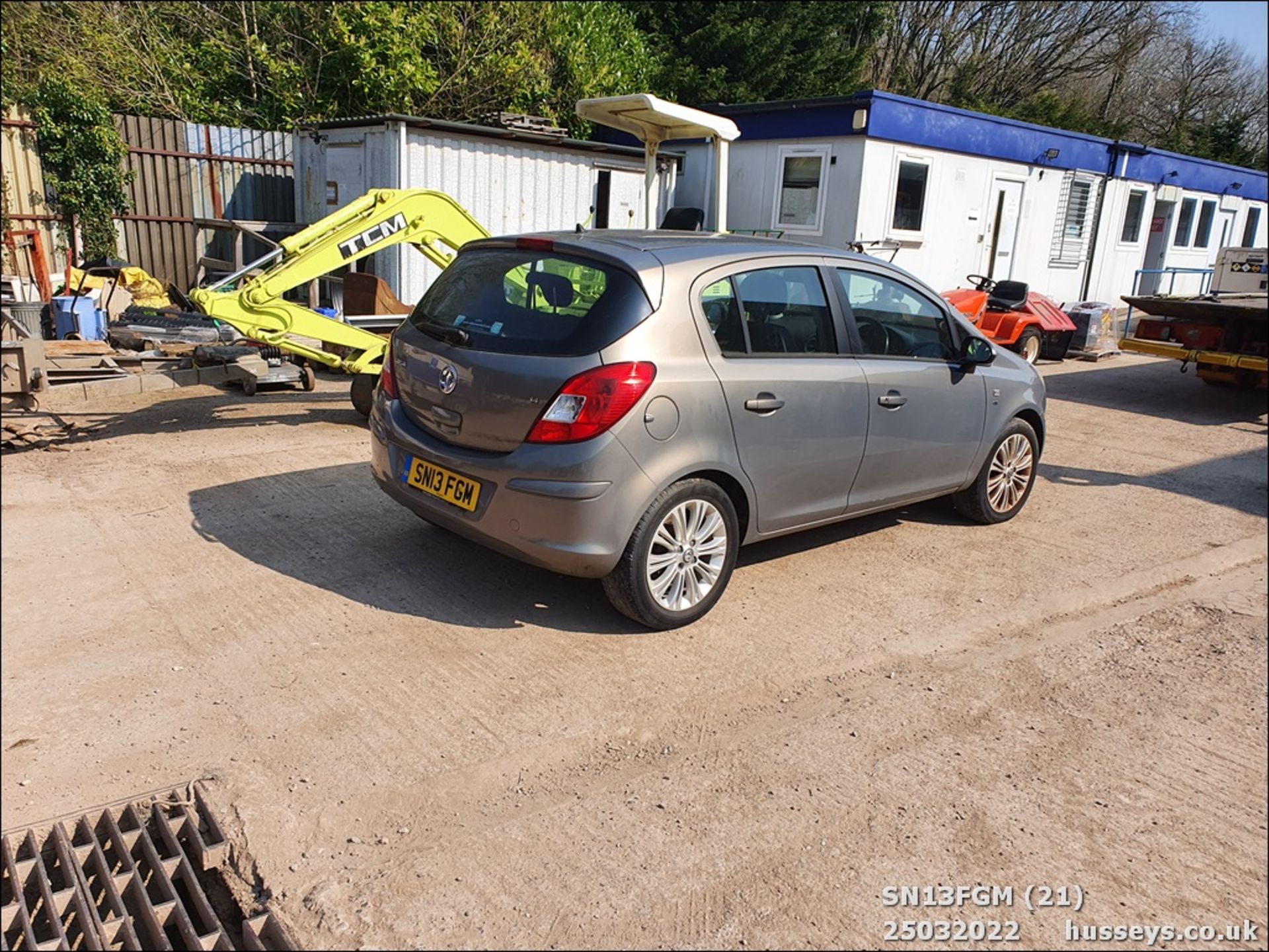 13/13 VAUXHALL CORSA SE AUTO - 1398cc 5dr Hatchback (Brown) - Image 21 of 22