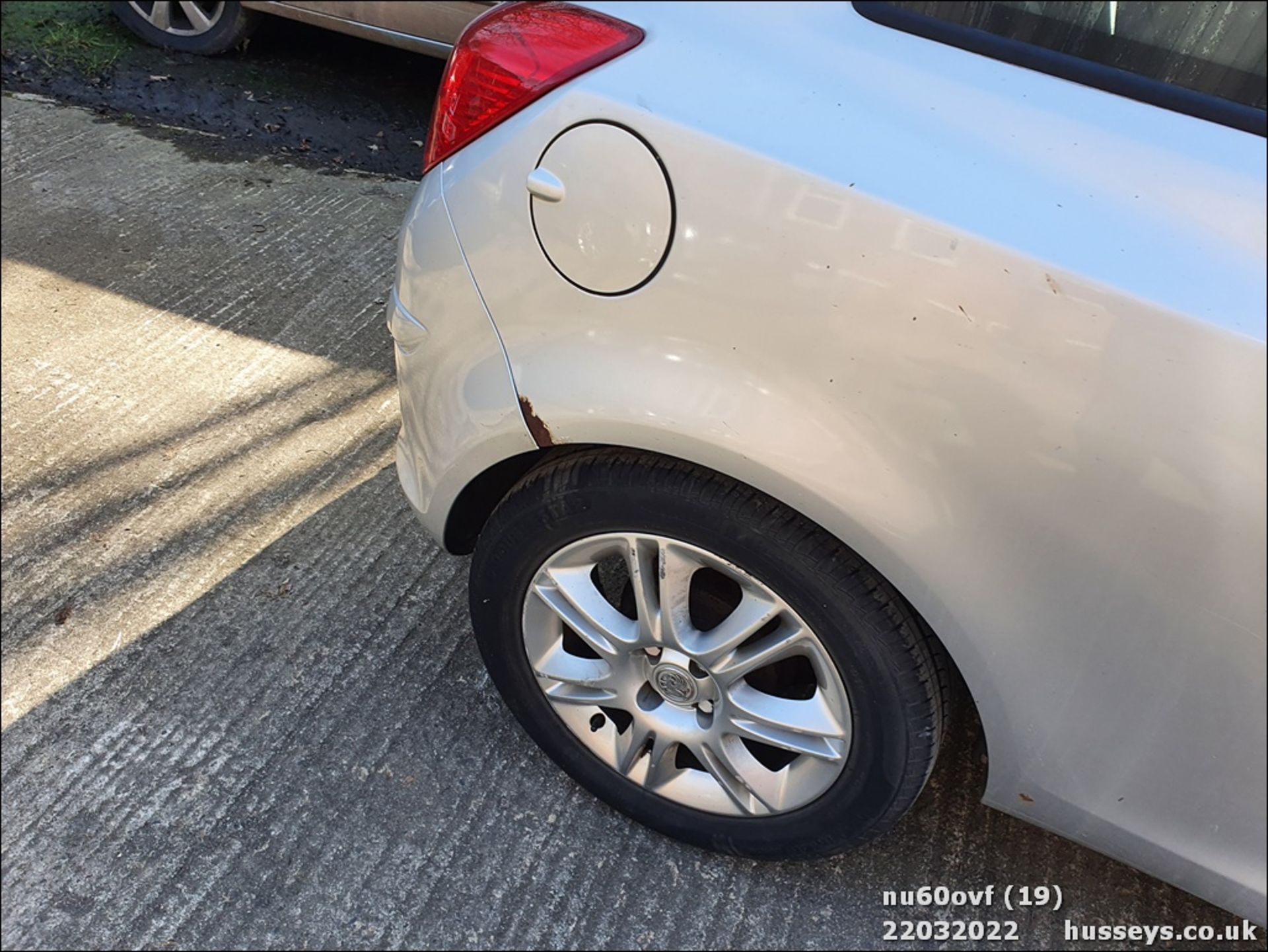 10/60 VAUXHALL CORSA SE - 1229cc 3dr Hatchback (Silver) - Image 19 of 31