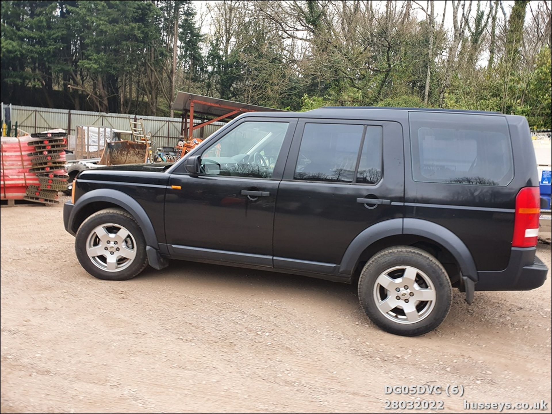 05/05 LAND ROVER DISCOVERY 3 TDV6 S - 2720cc 5dr Estate (Black, 136k) - Image 7 of 35