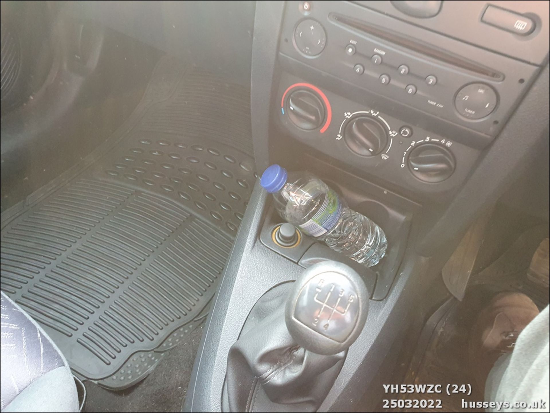 04/53 RENAULT CLIO DYNAMIQUE 16V - 1149cc 3dr Hatchback (Black, 90k) - Image 25 of 29