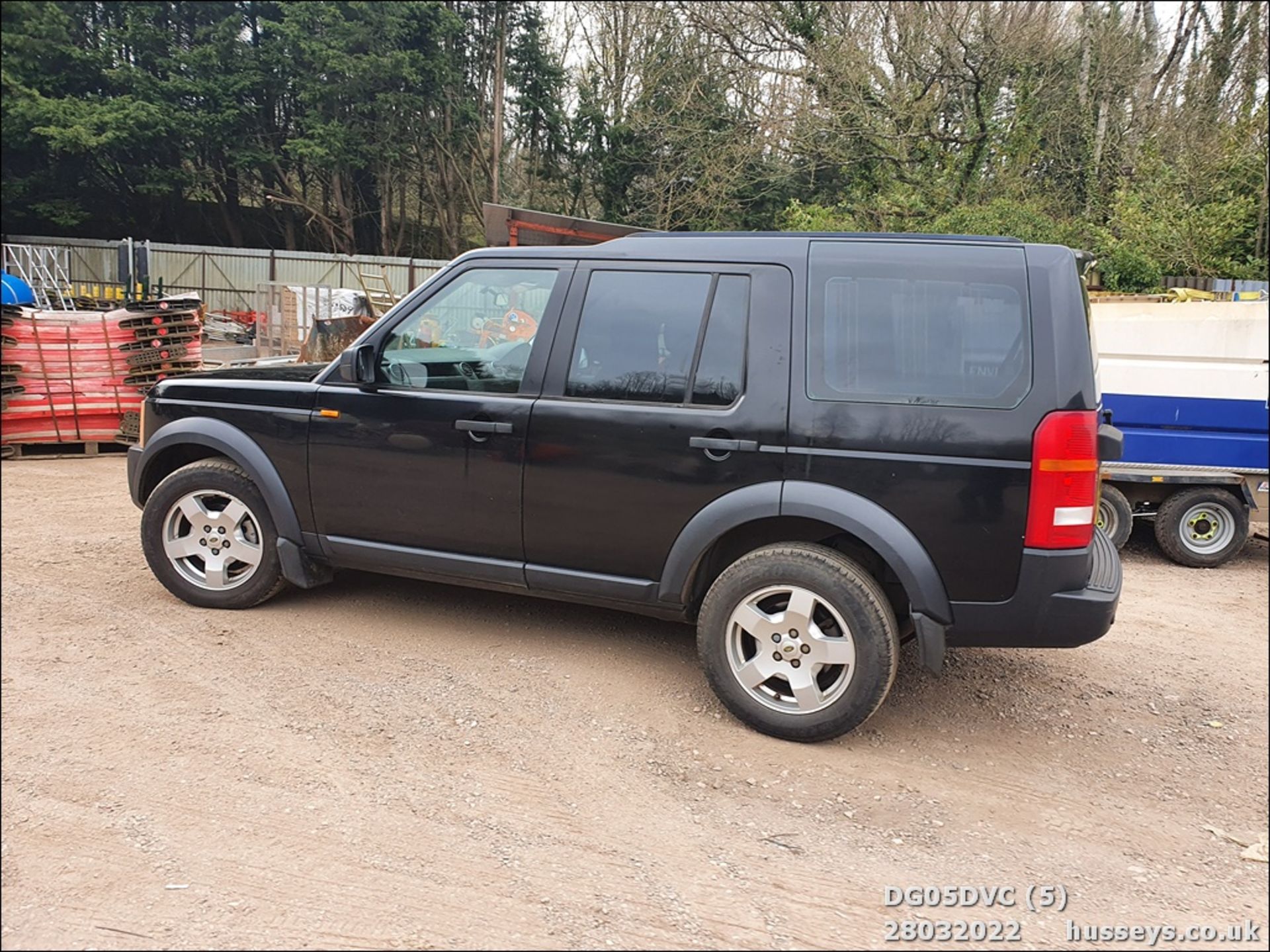 05/05 LAND ROVER DISCOVERY 3 TDV6 S - 2720cc 5dr Estate (Black, 136k) - Image 6 of 35