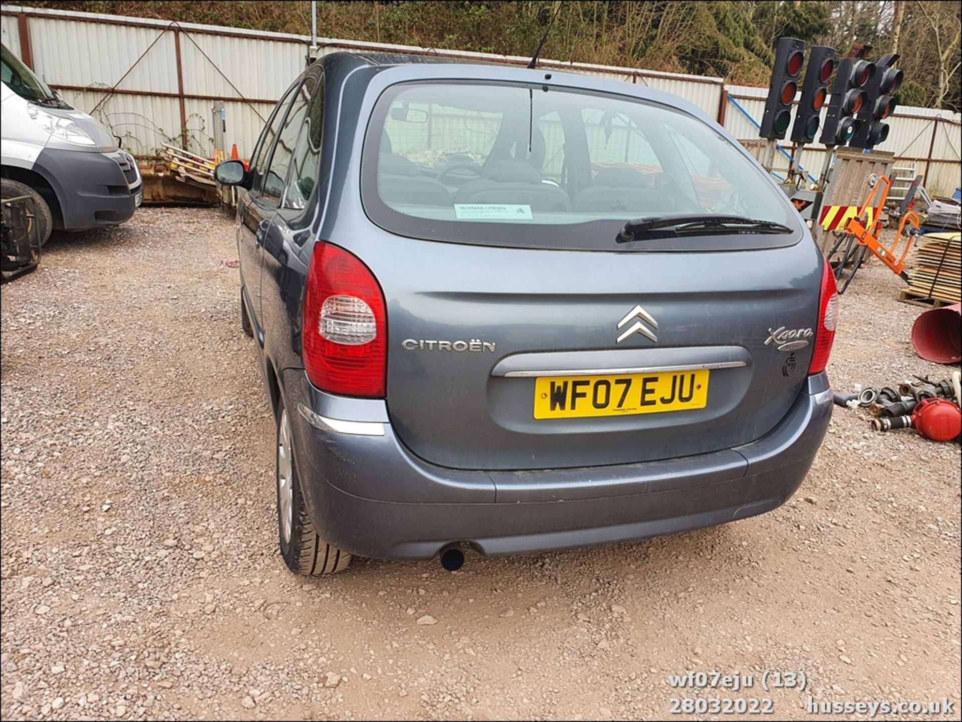 07/07 CITROEN XSARA PICASSO DESIRE 92 - 1560cc 5dr MPV (Grey) - Image 13 of 32