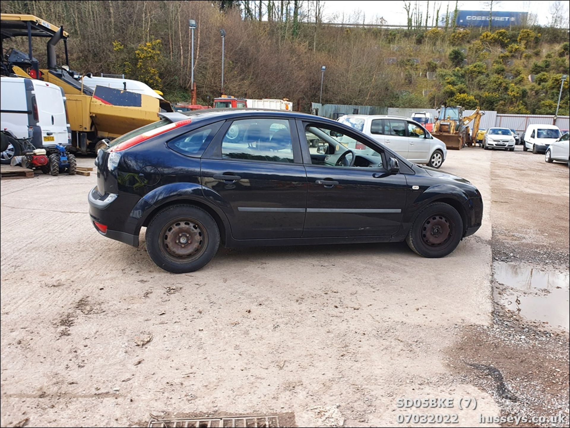 05/05 FORD FOCUS STUDIO - 1388cc 5dr Hatchback (Black, 105k) - Image 7 of 31