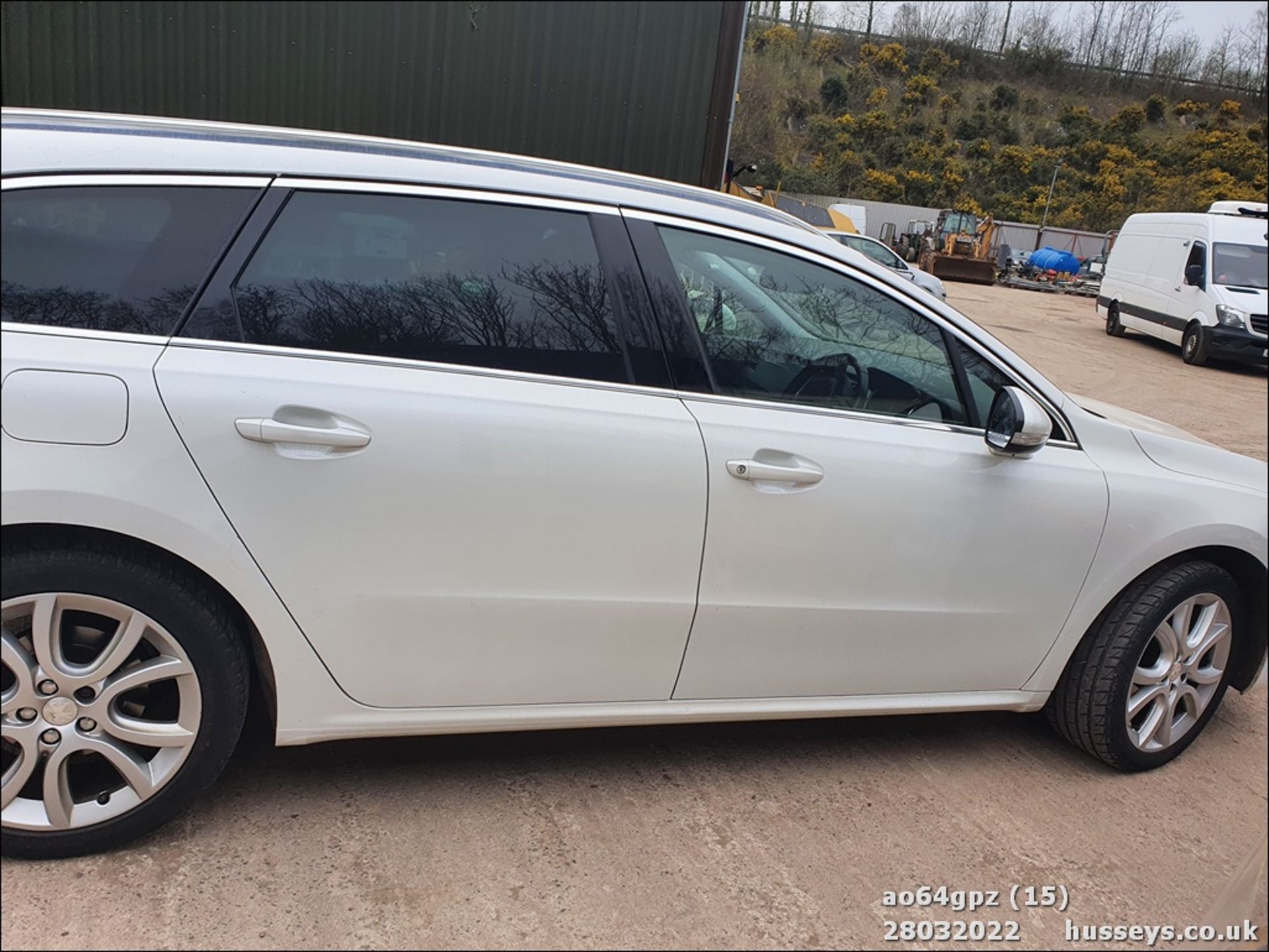 14/64 PEUGEOT 508 ACTIVE SW E-HDI - 1560cc 5dr Estate (White, 137k) - Image 15 of 41