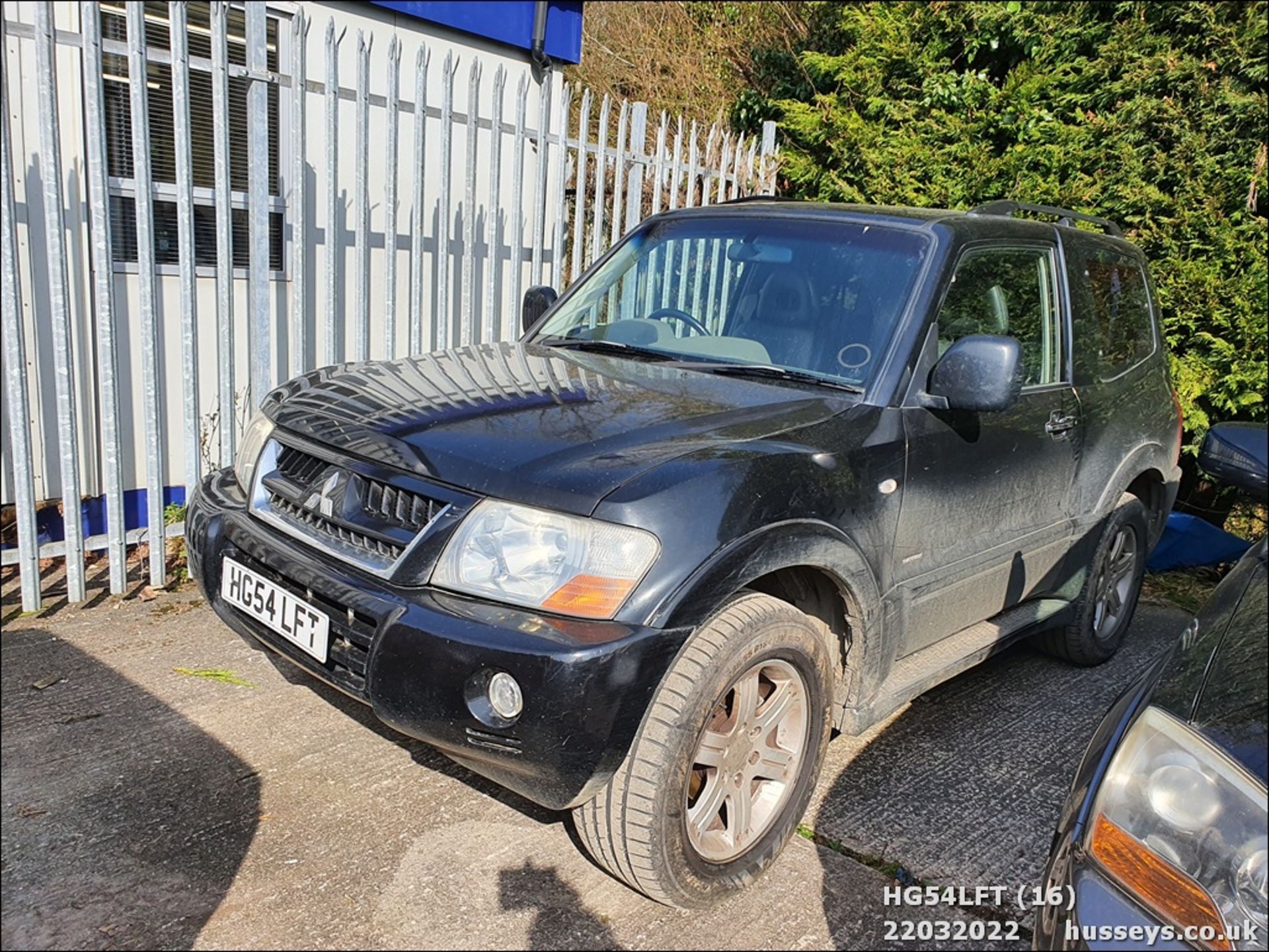 04/54 MITSUBISHI SHOGUN DI-D EQIP 4WRK SWB - 3200cc 4x4 (Black) - Image 16 of 32