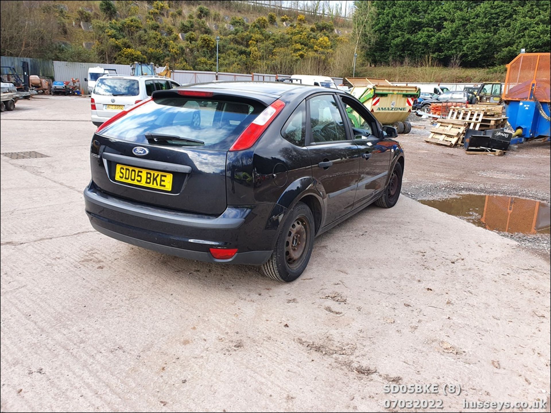 05/05 FORD FOCUS STUDIO - 1388cc 5dr Hatchback (Black, 105k) - Image 8 of 31