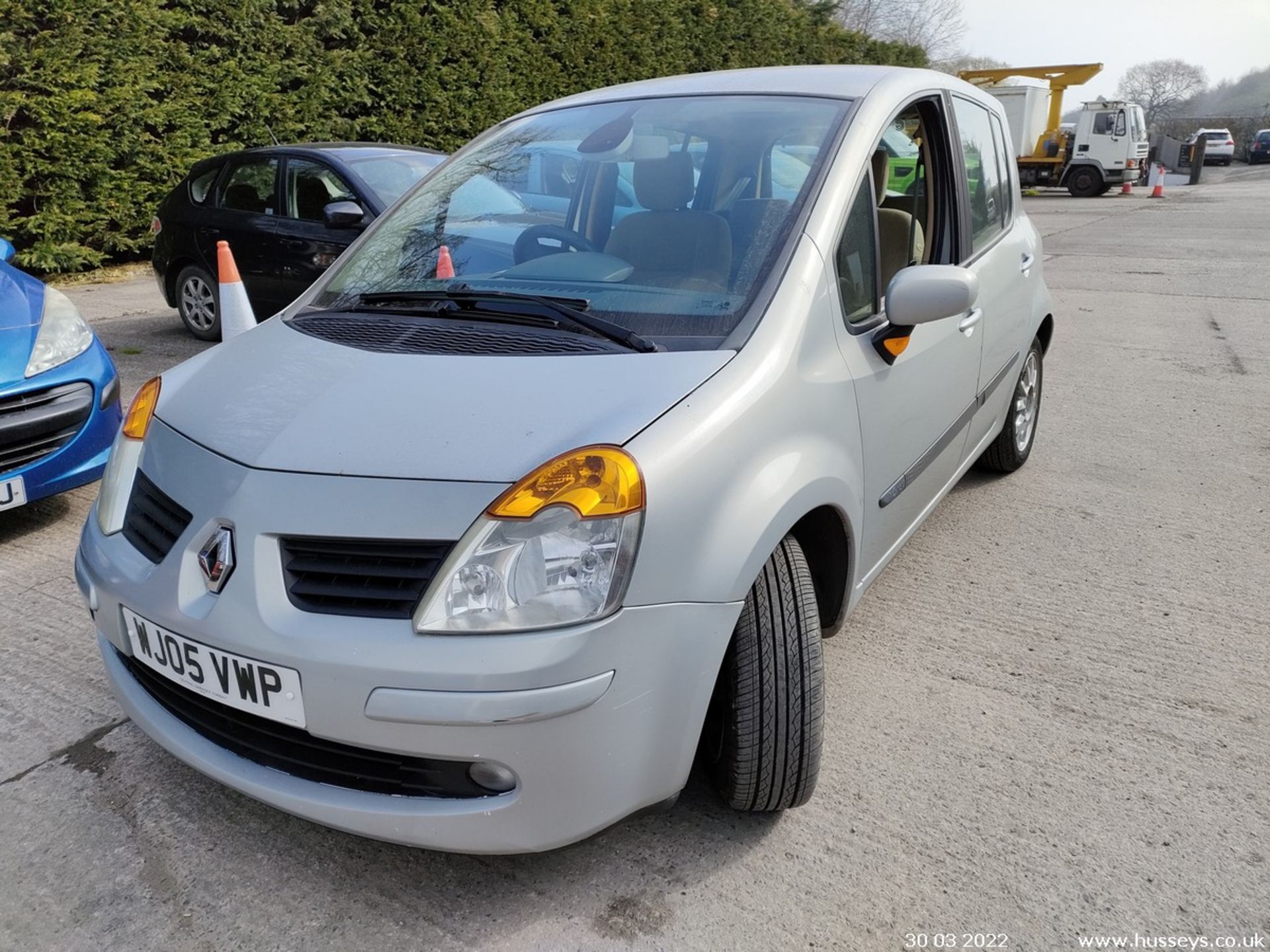 05/05 RENAULT MODUS PRIVILEGE 16V AUTO - 1598cc 5dr Hatchback (Silver) - Image 4 of 19