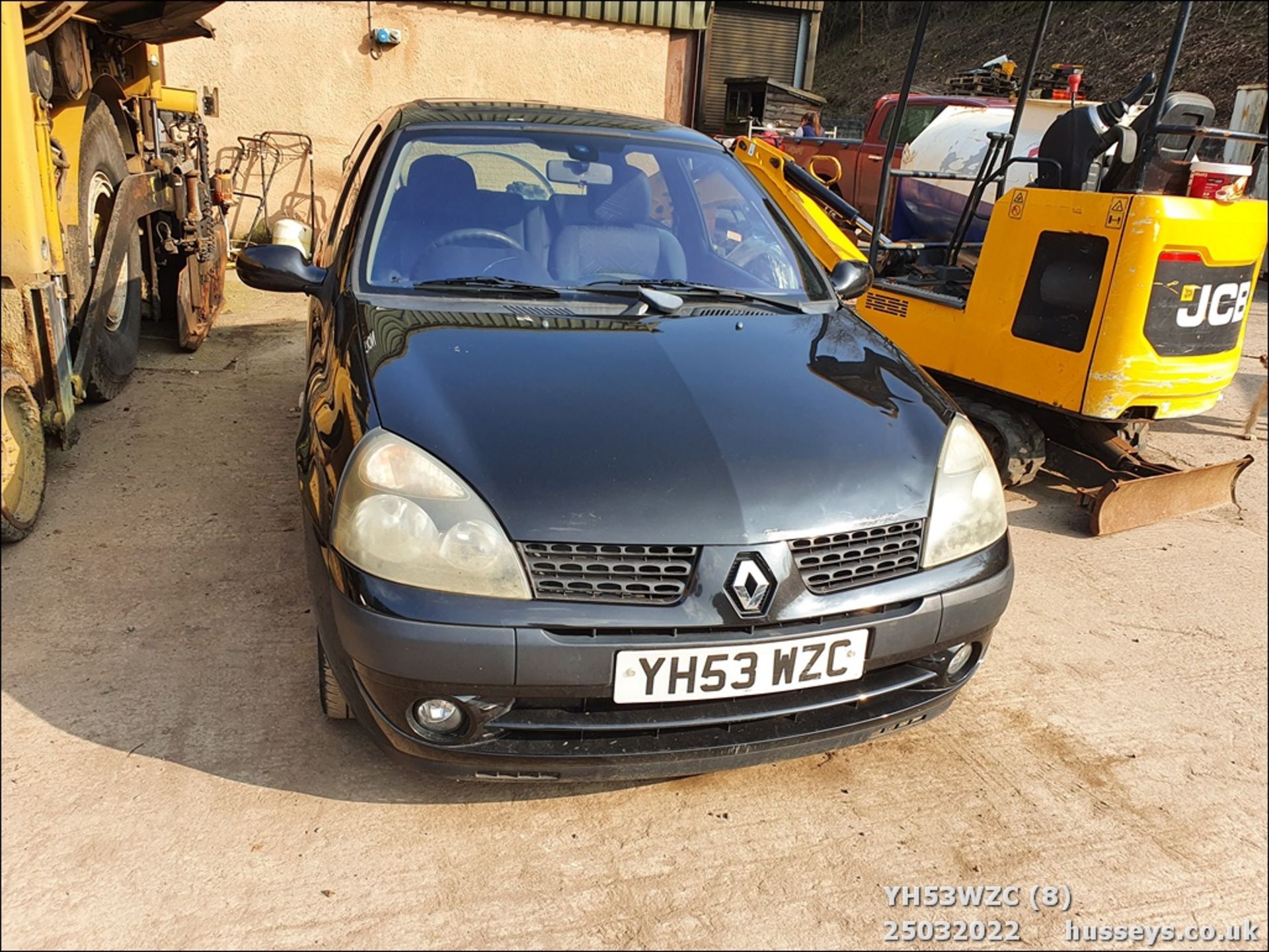 04/53 RENAULT CLIO DYNAMIQUE 16V - 1149cc 3dr Hatchback (Black, 90k) - Image 8 of 29