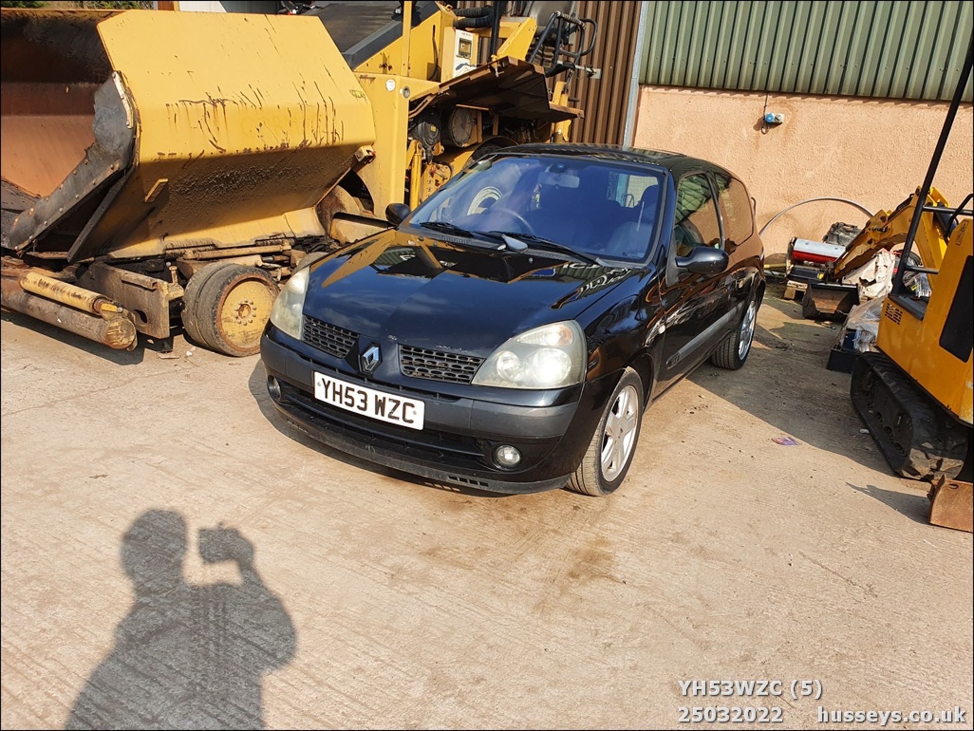 04/53 RENAULT CLIO DYNAMIQUE 16V - 1149cc 3dr Hatchback (Black, 90k) - Image 5 of 29