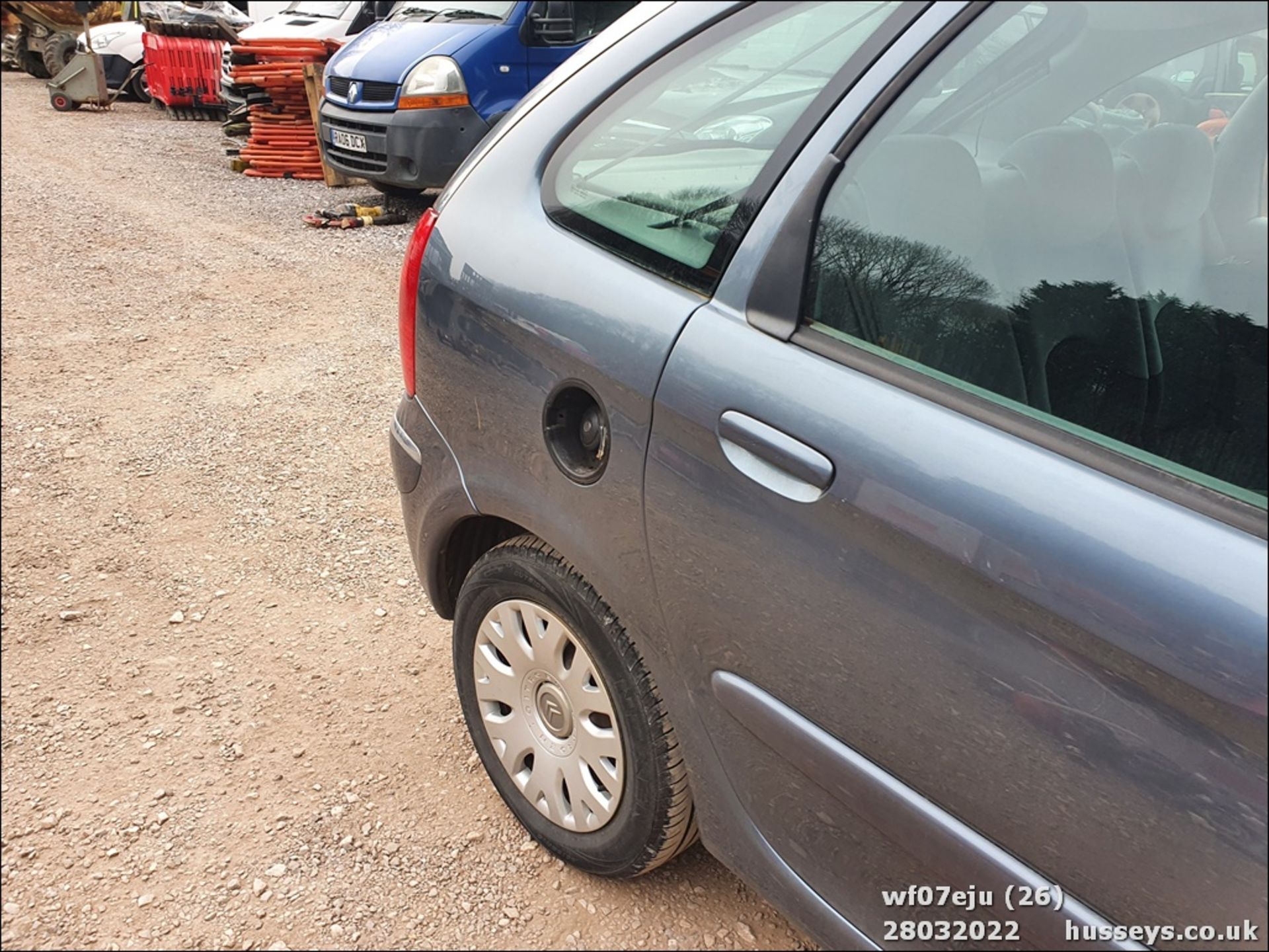 07/07 CITROEN XSARA PICASSO DESIRE 92 - 1560cc 5dr MPV (Grey) - Image 26 of 32