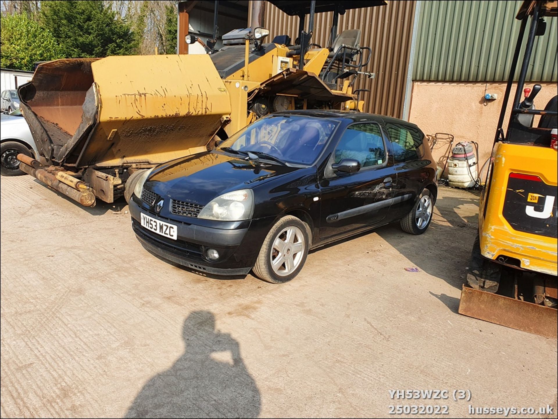 04/53 RENAULT CLIO DYNAMIQUE 16V - 1149cc 3dr Hatchback (Black, 90k) - Image 3 of 29