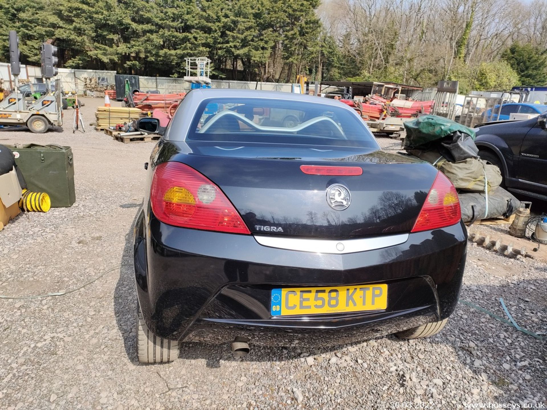 08/58 VAUXHALL TIGRA EXCLUSIV - 1364cc 2dr Convertible (Black, 71k) - Image 9 of 17