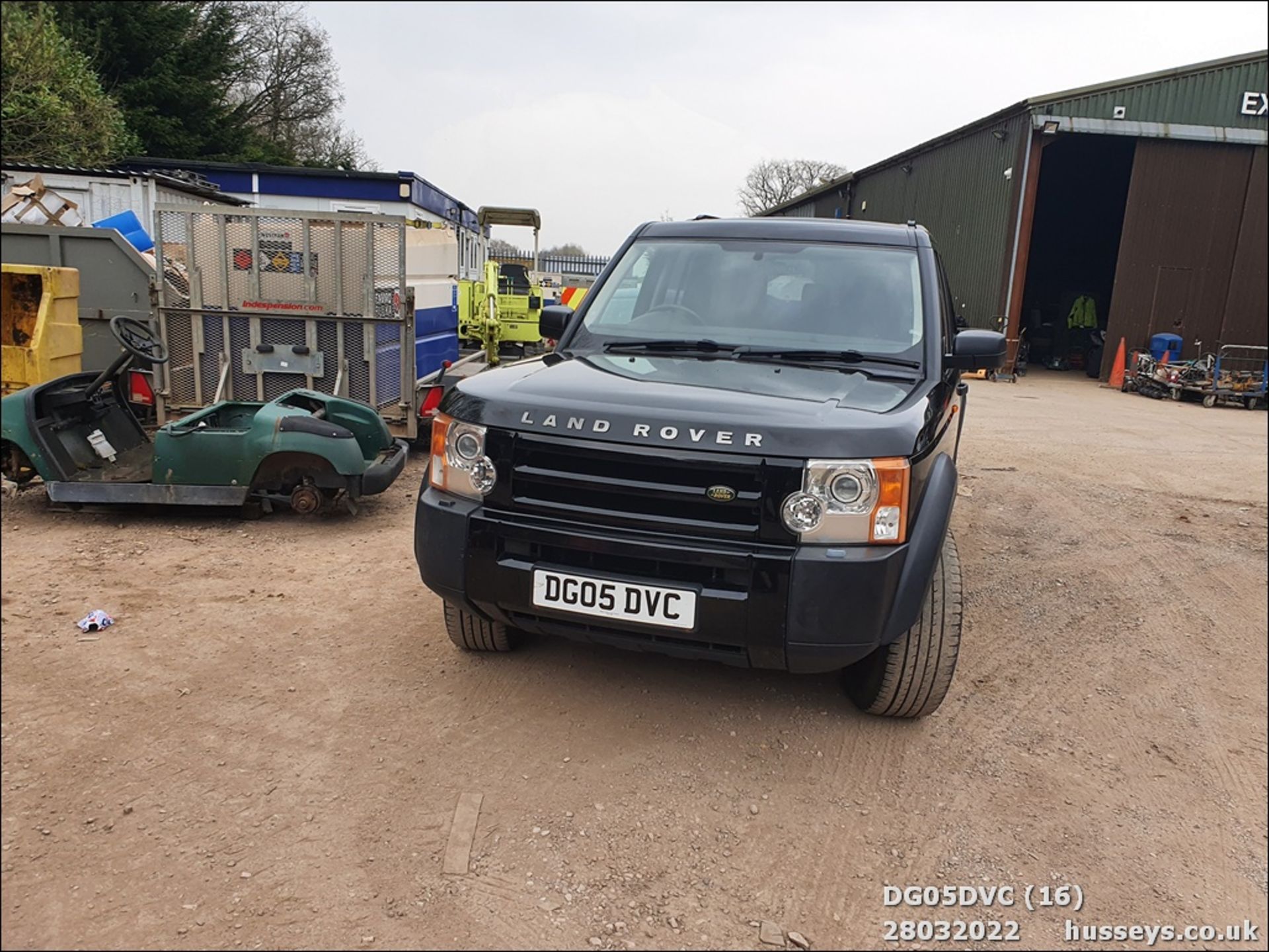 05/05 LAND ROVER DISCOVERY 3 TDV6 S - 2720cc 5dr Estate (Black, 136k) - Image 16 of 35