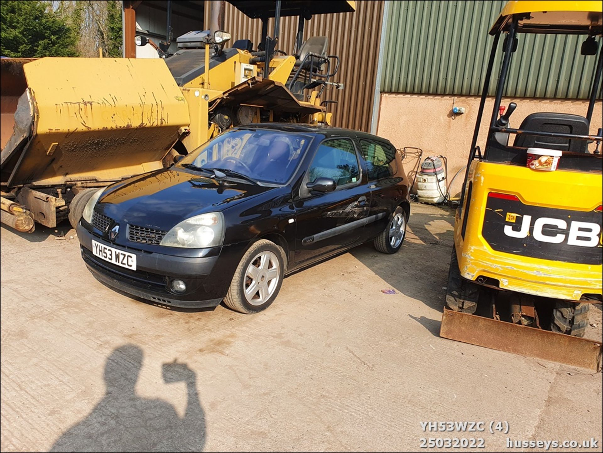 04/53 RENAULT CLIO DYNAMIQUE 16V - 1149cc 3dr Hatchback (Black, 90k) - Image 4 of 29