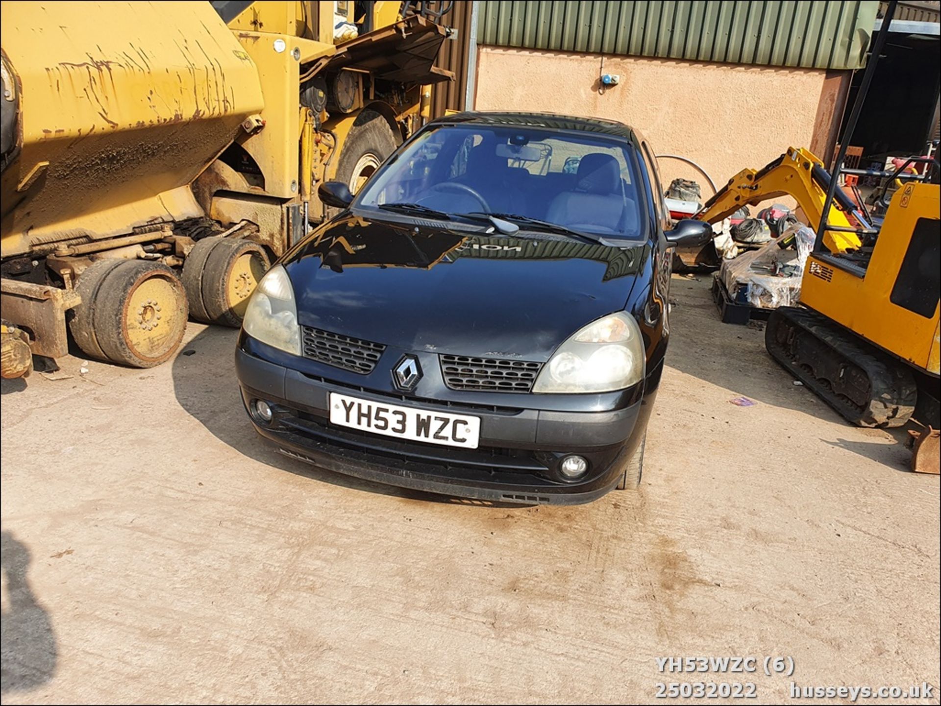 04/53 RENAULT CLIO DYNAMIQUE 16V - 1149cc 3dr Hatchback (Black, 90k) - Image 6 of 29