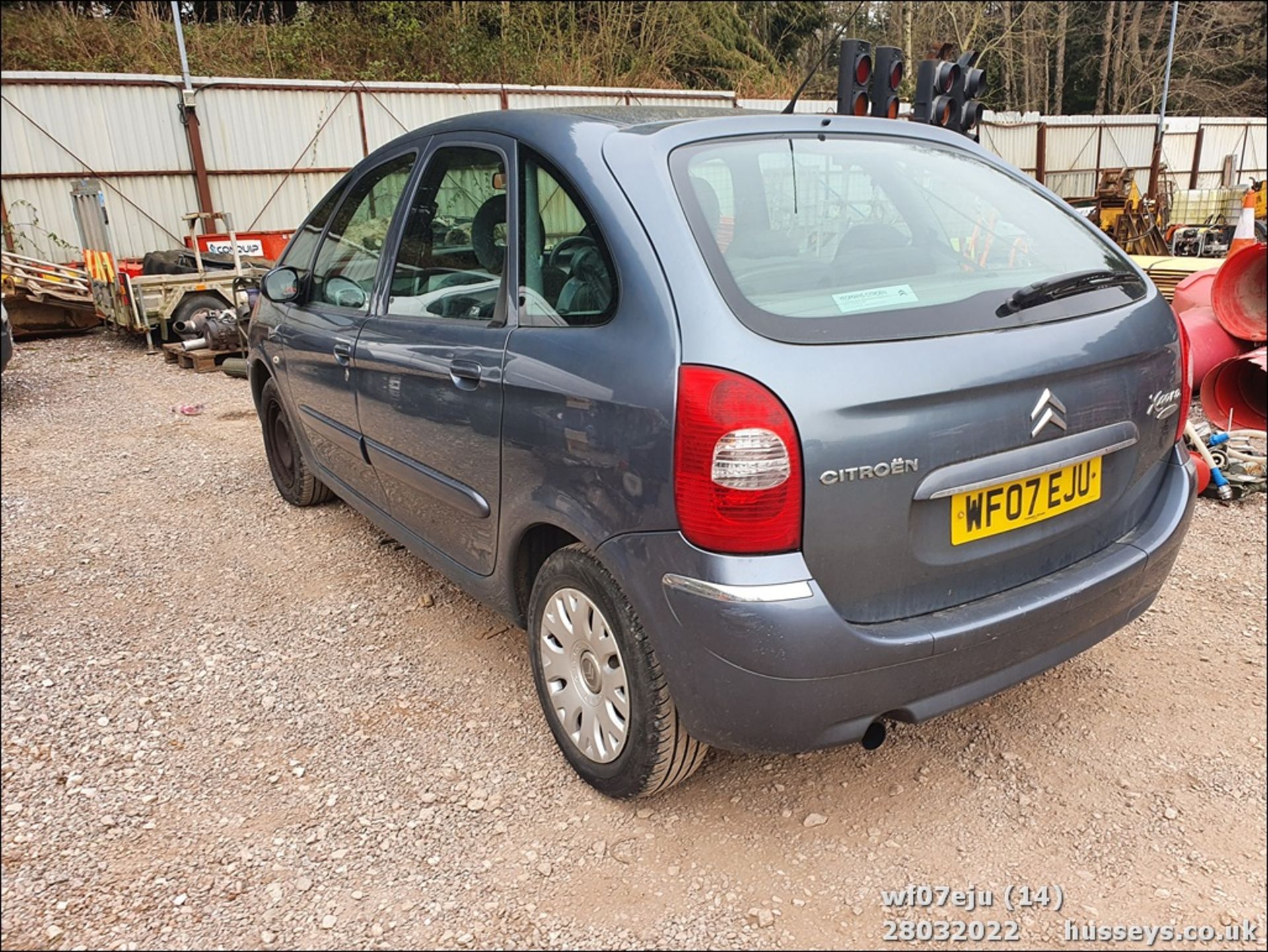 07/07 CITROEN XSARA PICASSO DESIRE 92 - 1560cc 5dr MPV (Grey) - Image 14 of 32