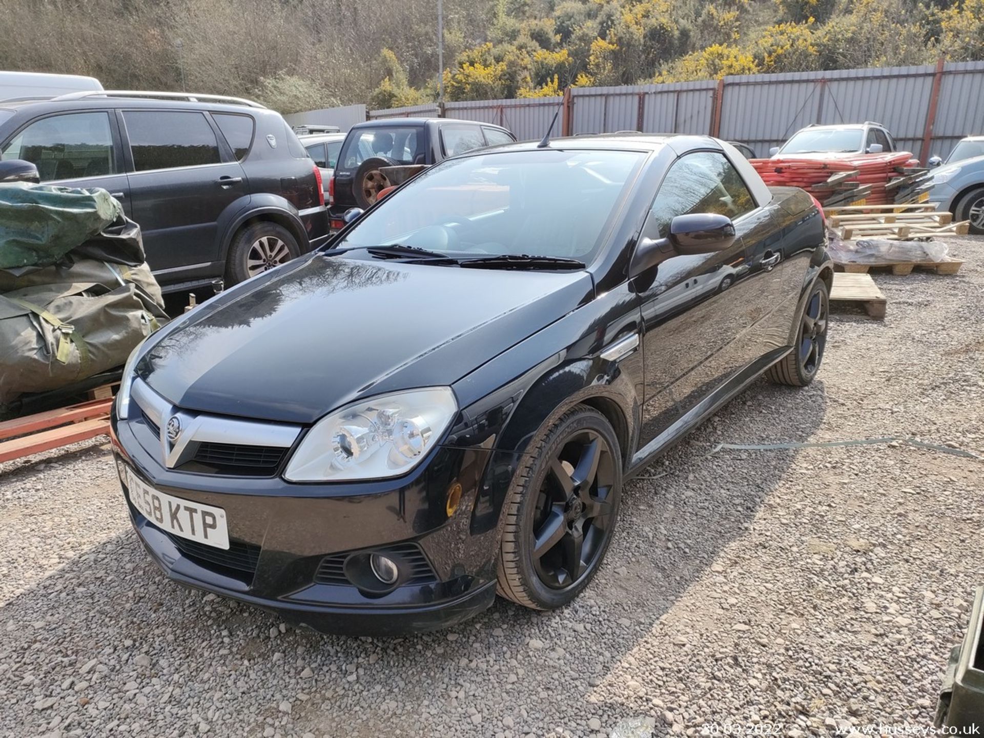 08/58 VAUXHALL TIGRA EXCLUSIV - 1364cc 2dr Convertible (Black, 71k) - Image 4 of 17