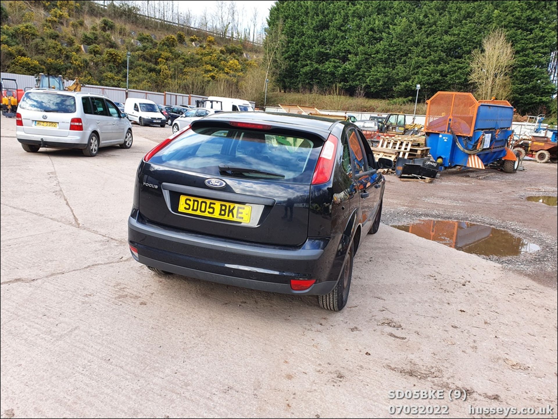 05/05 FORD FOCUS STUDIO - 1388cc 5dr Hatchback (Black, 105k) - Image 9 of 31