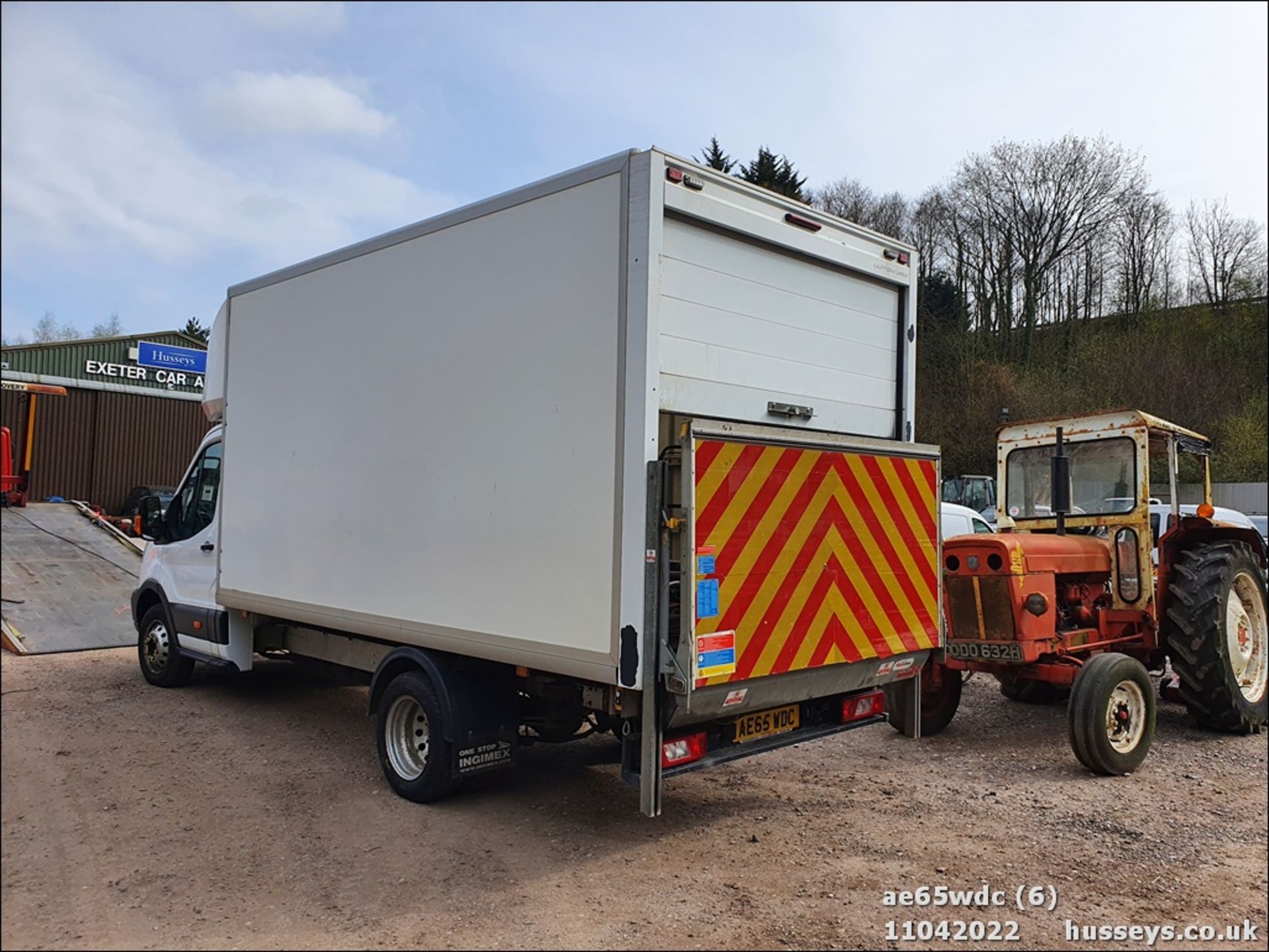 15/65 FORD TRANSIT 350 - 2198cc 2dr Luton (White, 84k) - Image 6 of 23