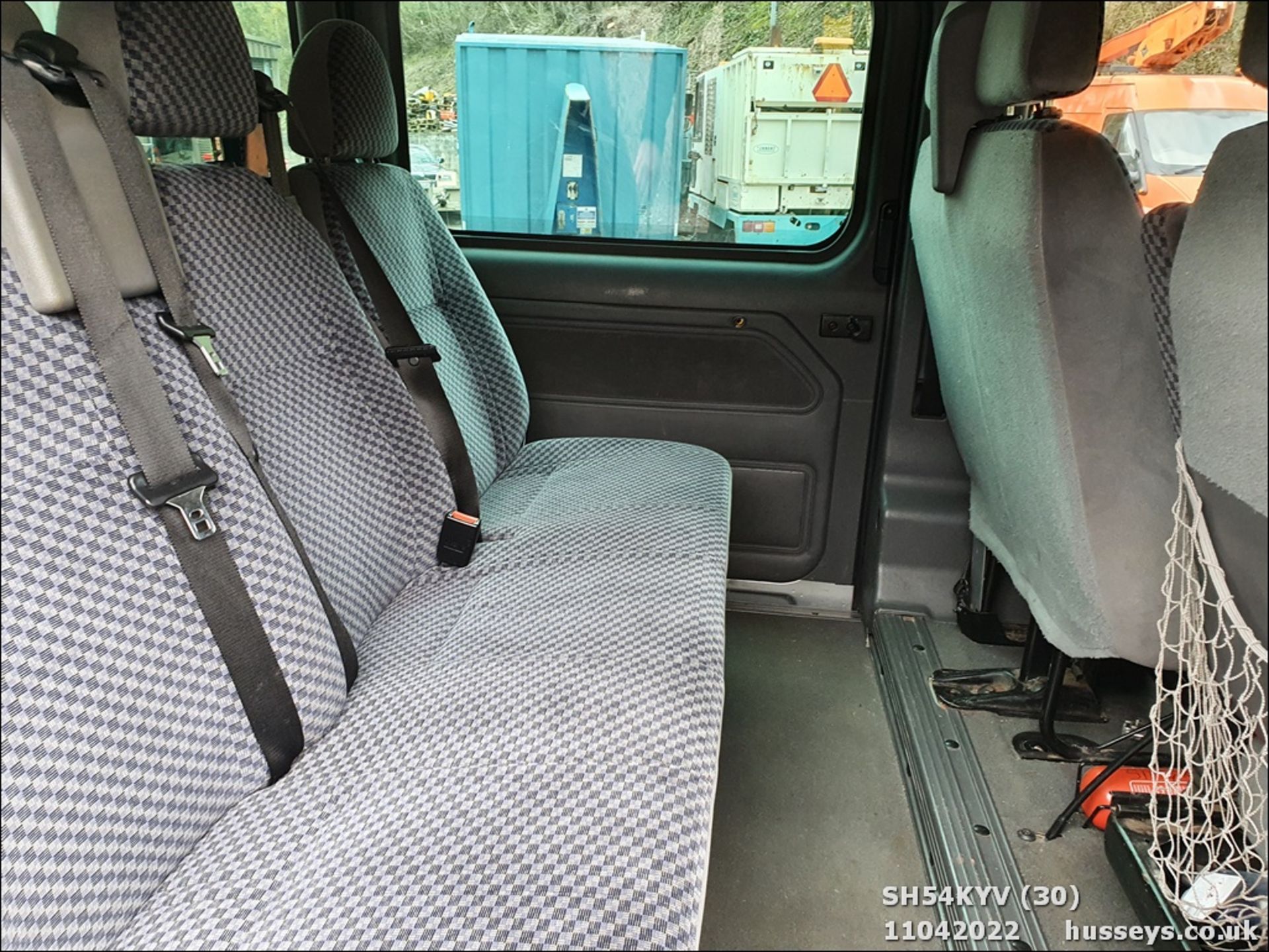 04/54 FORD TOURNEO GLX 280 SWB - 1998cc Minibus (Silver) - Image 31 of 36