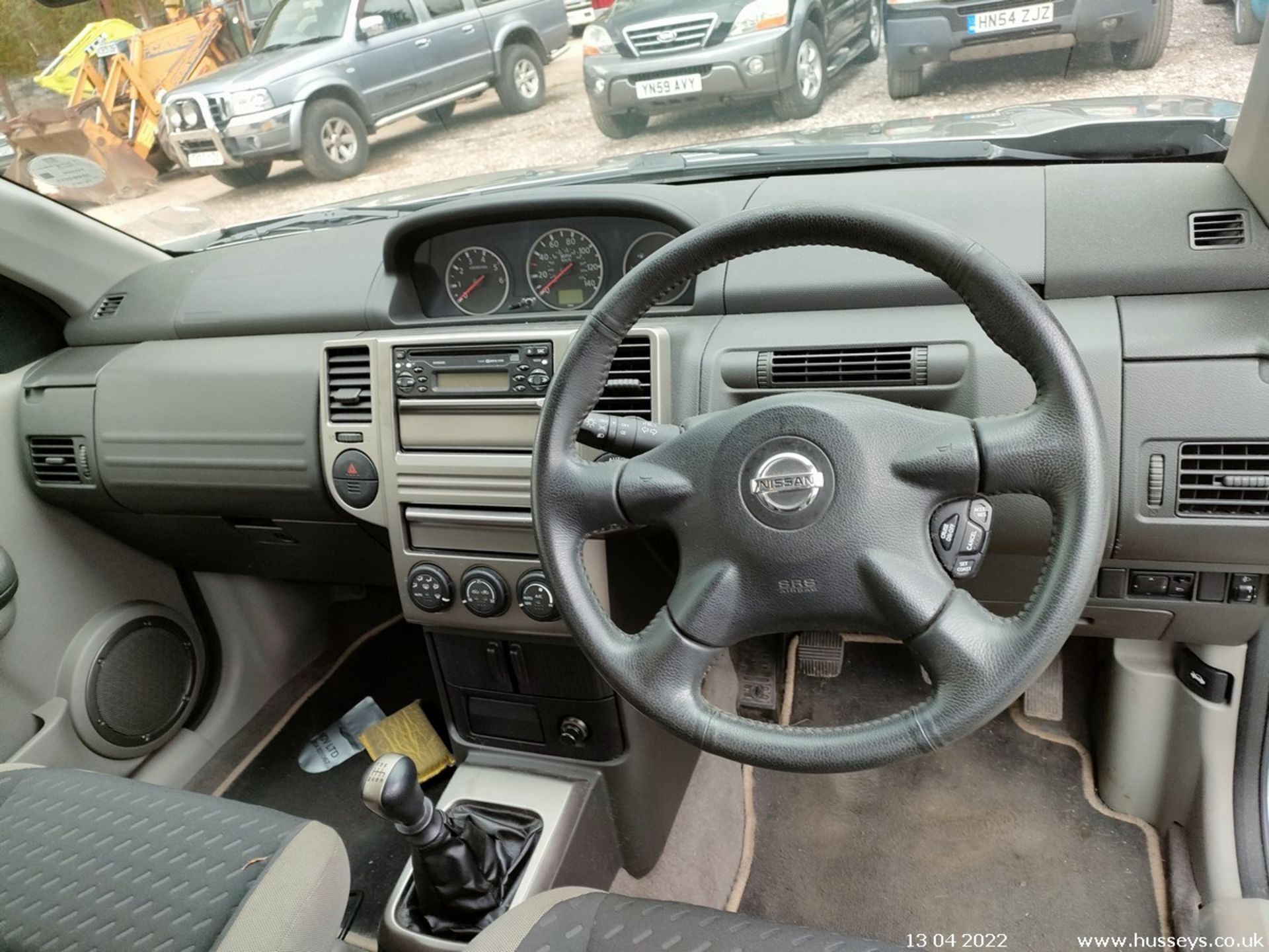 05/55 NISSAN X-TRAIL SE DCI - 2184cc 5dr Estate (Silver) - Image 17 of 21