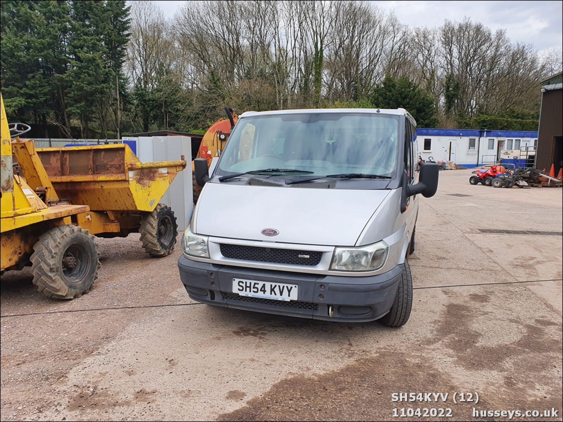 04/54 FORD TOURNEO GLX 280 SWB - 1998cc Minibus (Silver) - Image 13 of 36