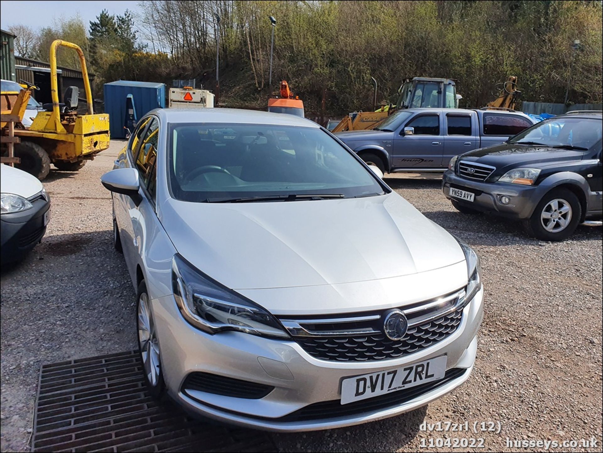 17/17 VAUXHALL ASTRA DESIGN - 1399cc 5dr Hatchback (Silver, 33k) - Image 12 of 35