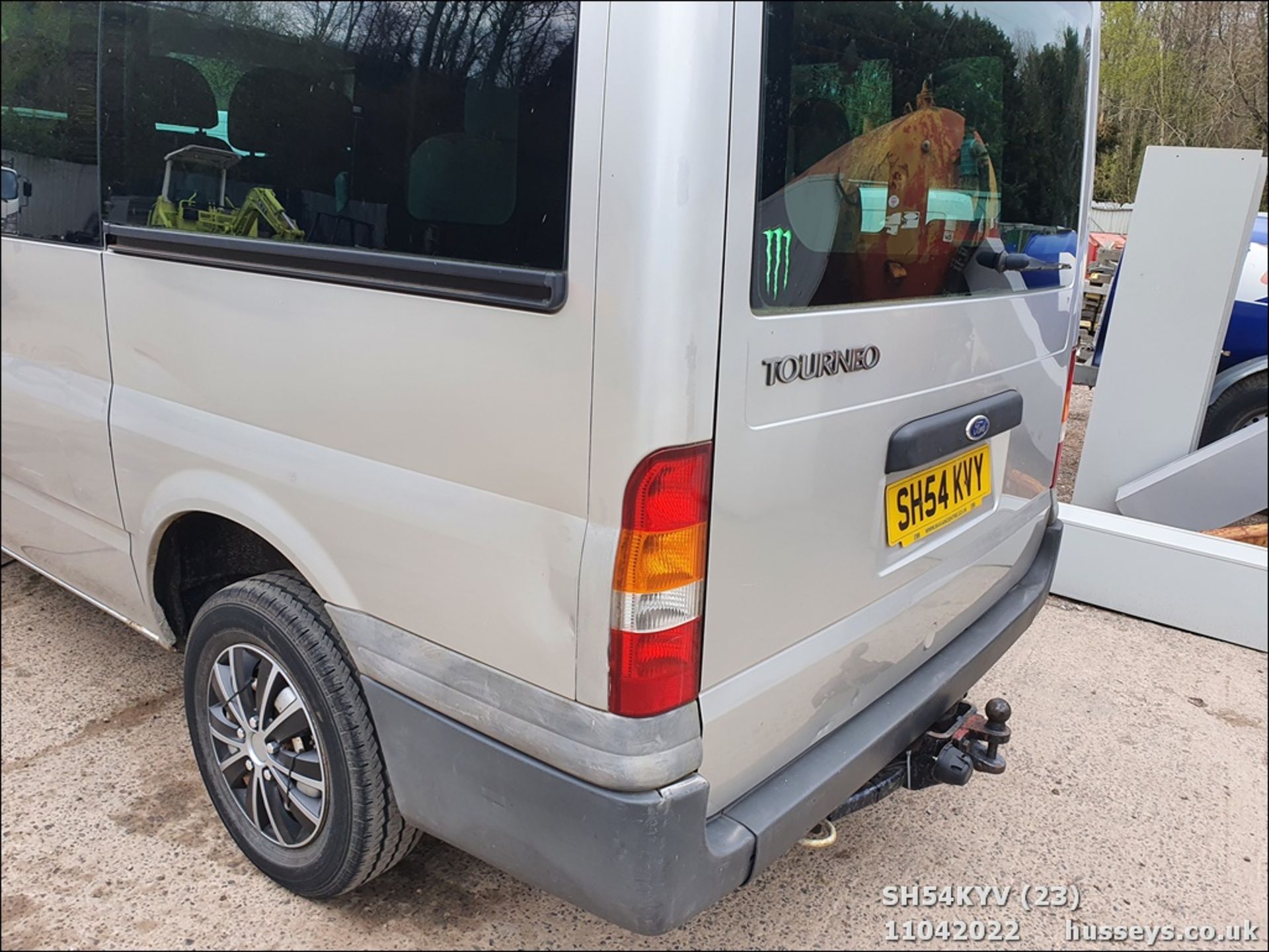 04/54 FORD TOURNEO GLX 280 SWB - 1998cc Minibus (Silver) - Image 24 of 36