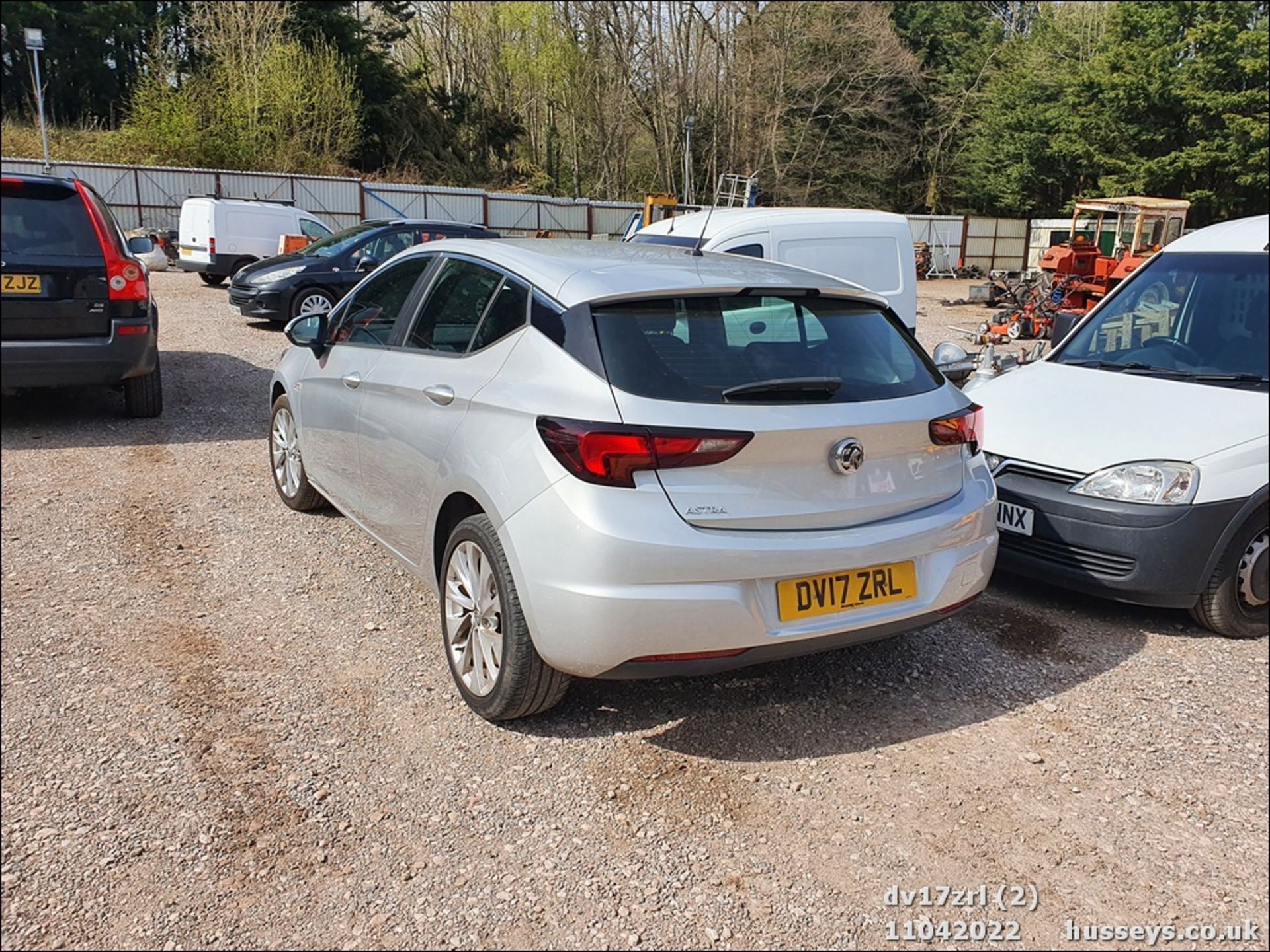 17/17 VAUXHALL ASTRA DESIGN - 1399cc 5dr Hatchback (Silver, 33k) - Image 3 of 35