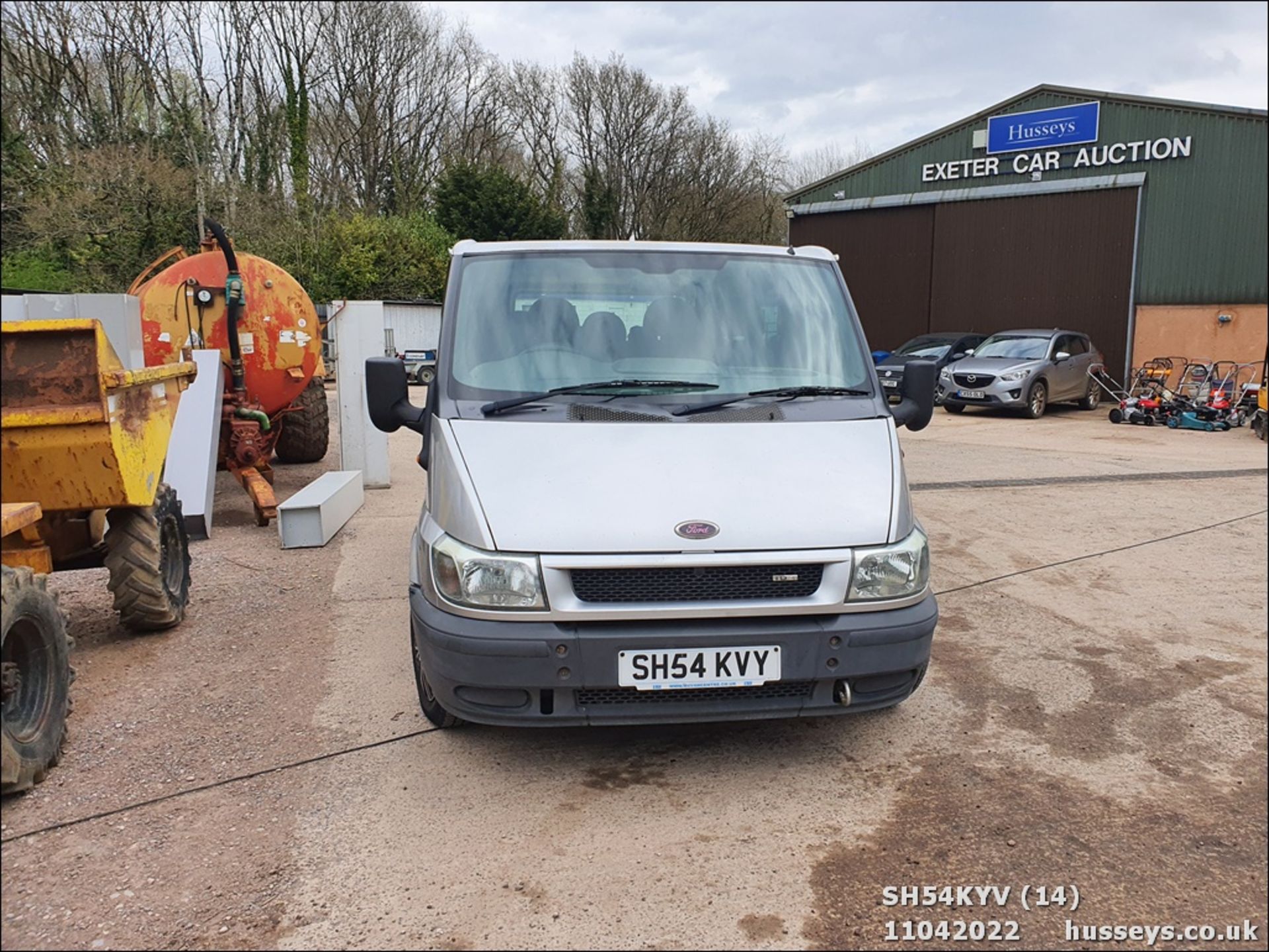 04/54 FORD TOURNEO GLX 280 SWB - 1998cc Minibus (Silver) - Image 15 of 36