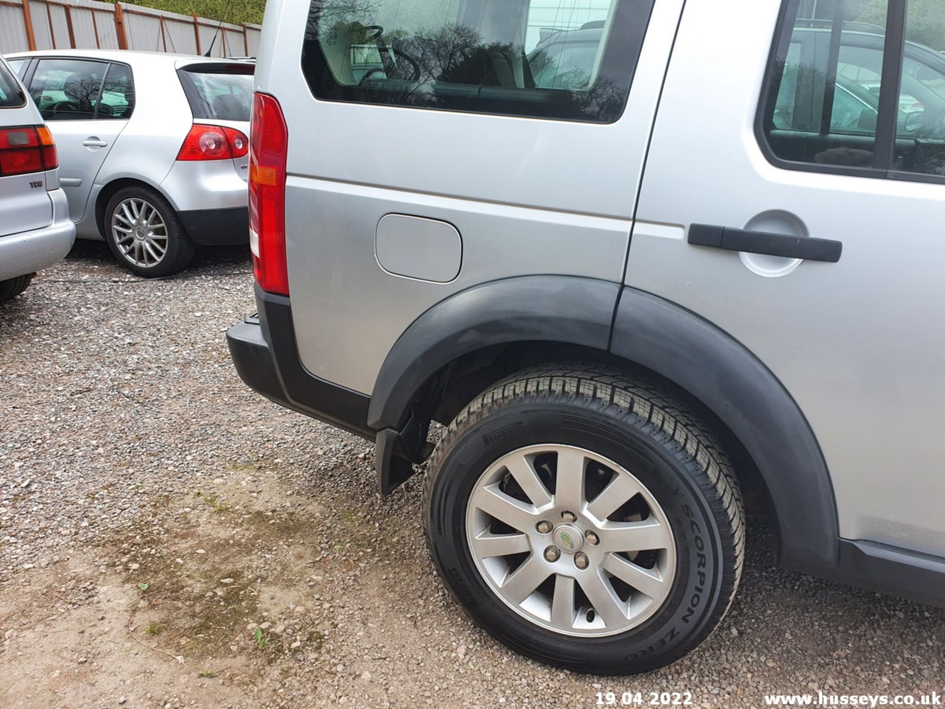 06/06 LAND ROVER DISCOVERY 3 TDV6 SE AUTO - 2720cc 5dr Estate (Silver, 180k) - Image 33 of 37