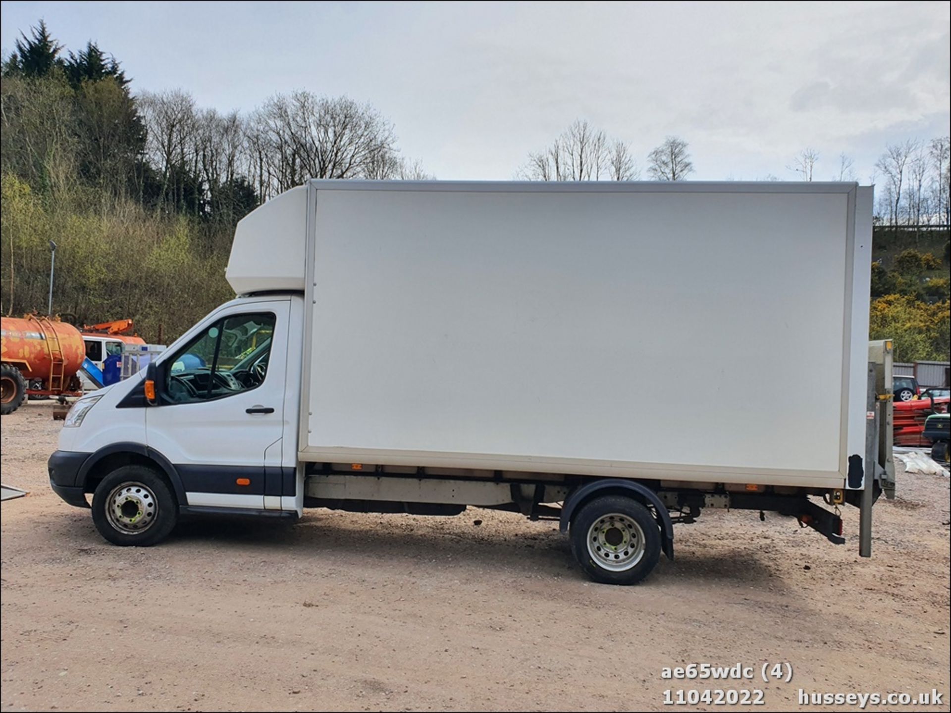 15/65 FORD TRANSIT 350 - 2198cc 2dr Luton (White, 84k) - Image 4 of 23