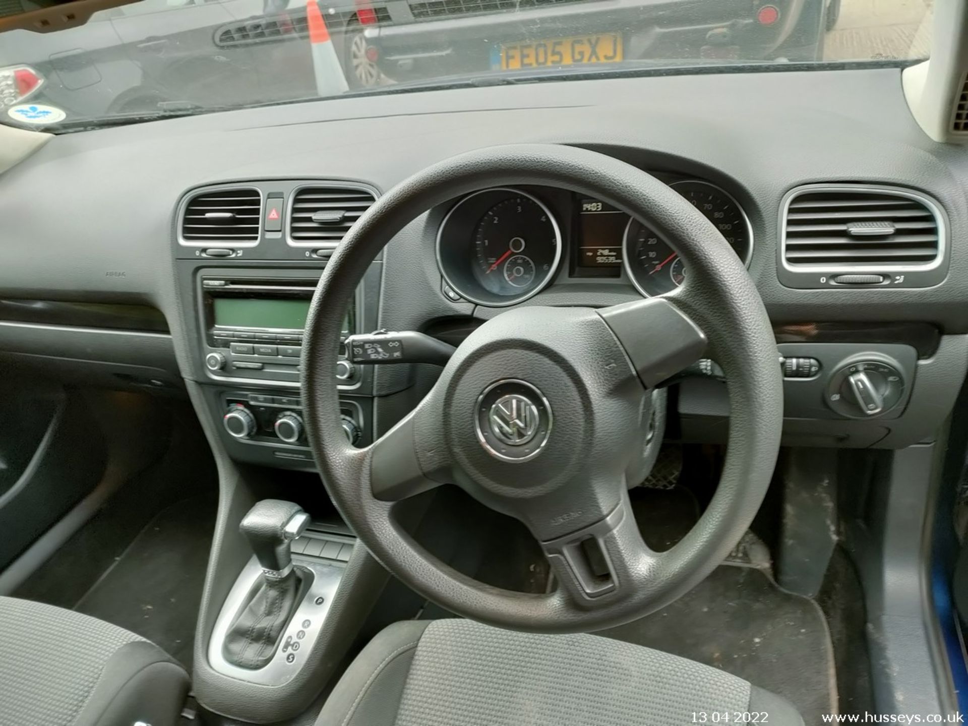 10/60 VOLKSWAGEN GOLF SE TDI S-A - 1598cc 5dr Estate (Blue, 90k) - Image 16 of 20