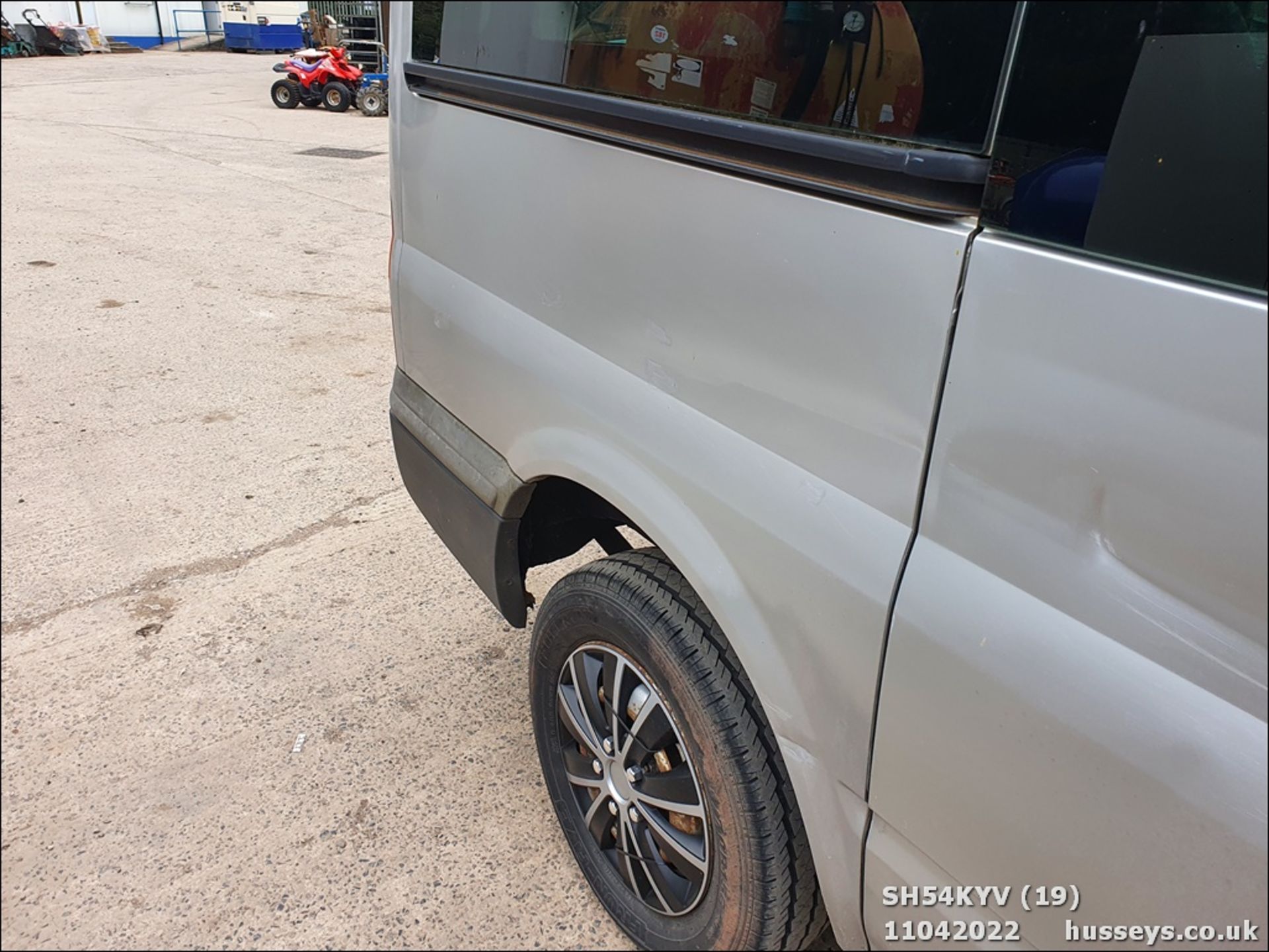 04/54 FORD TOURNEO GLX 280 SWB - 1998cc Minibus (Silver) - Image 20 of 36