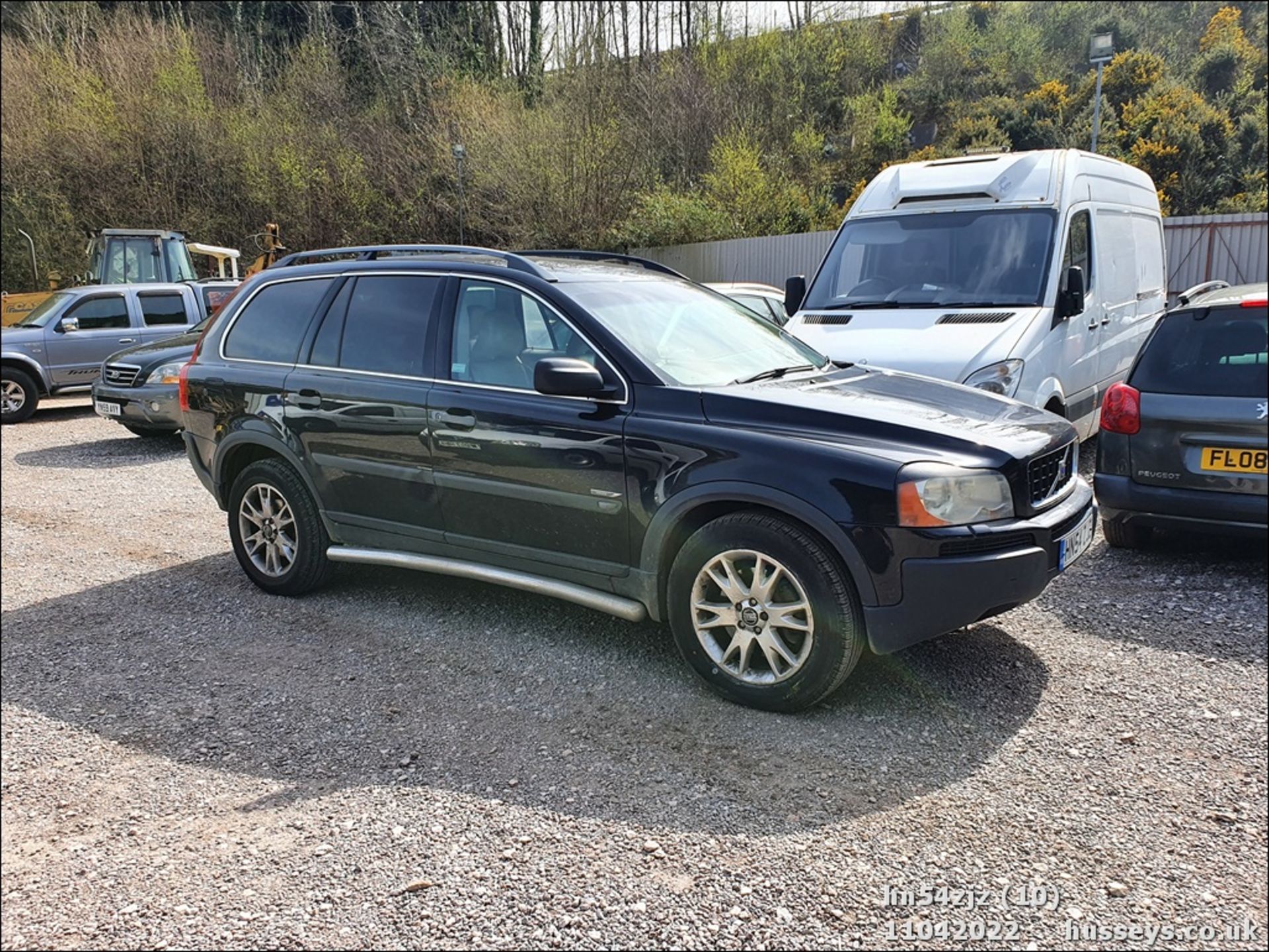 04/54 VOLVO XC 90 D5 SE AWD SEMI-AUTO - 2401cc 5dr Estate (Black, 195k) - Image 10 of 34