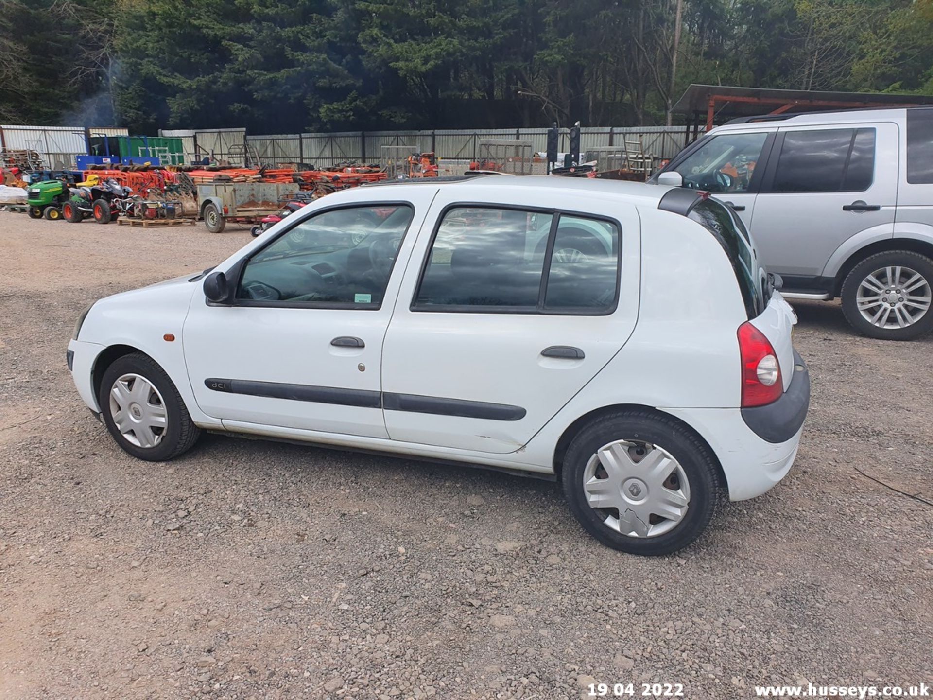 02/52 RENAULT CLIO EXPRESSION DCI 65 - 1461cc 5dr Hatchback (White, 22k) - Image 14 of 22