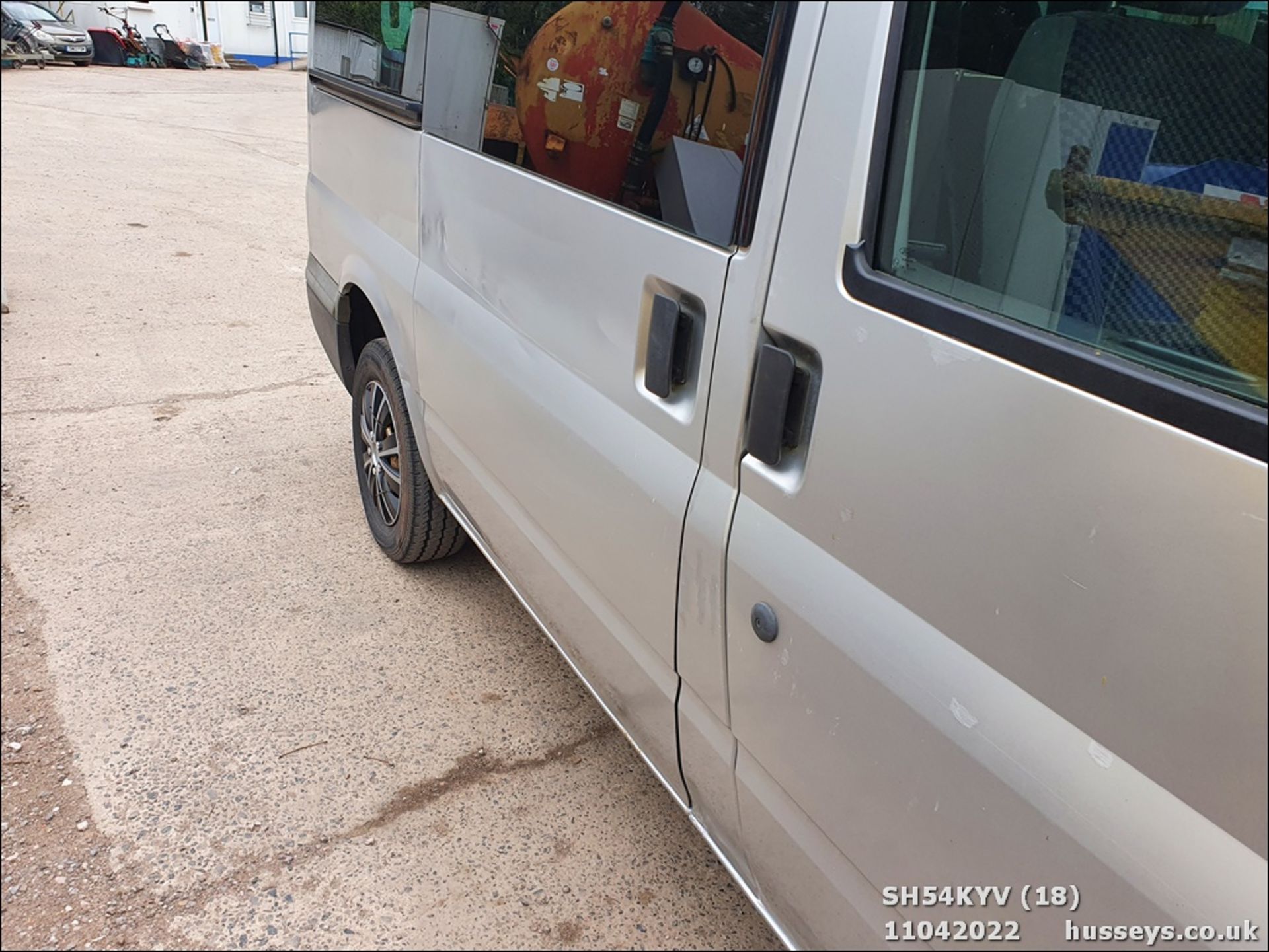 04/54 FORD TOURNEO GLX 280 SWB - 1998cc Minibus (Silver) - Image 19 of 36