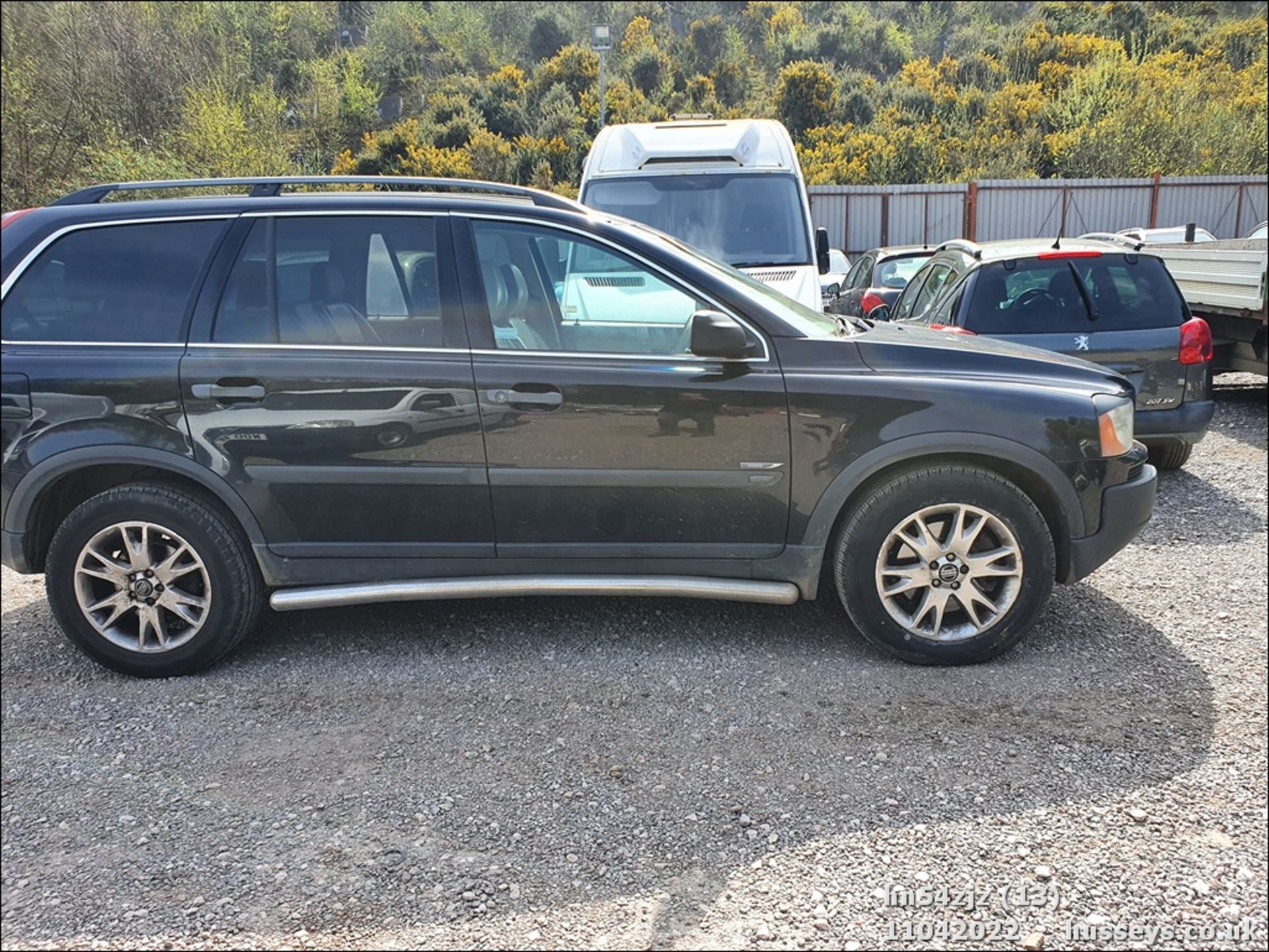 04/54 VOLVO XC 90 D5 SE AWD SEMI-AUTO - 2401cc 5dr Estate (Black, 195k) - Image 13 of 34