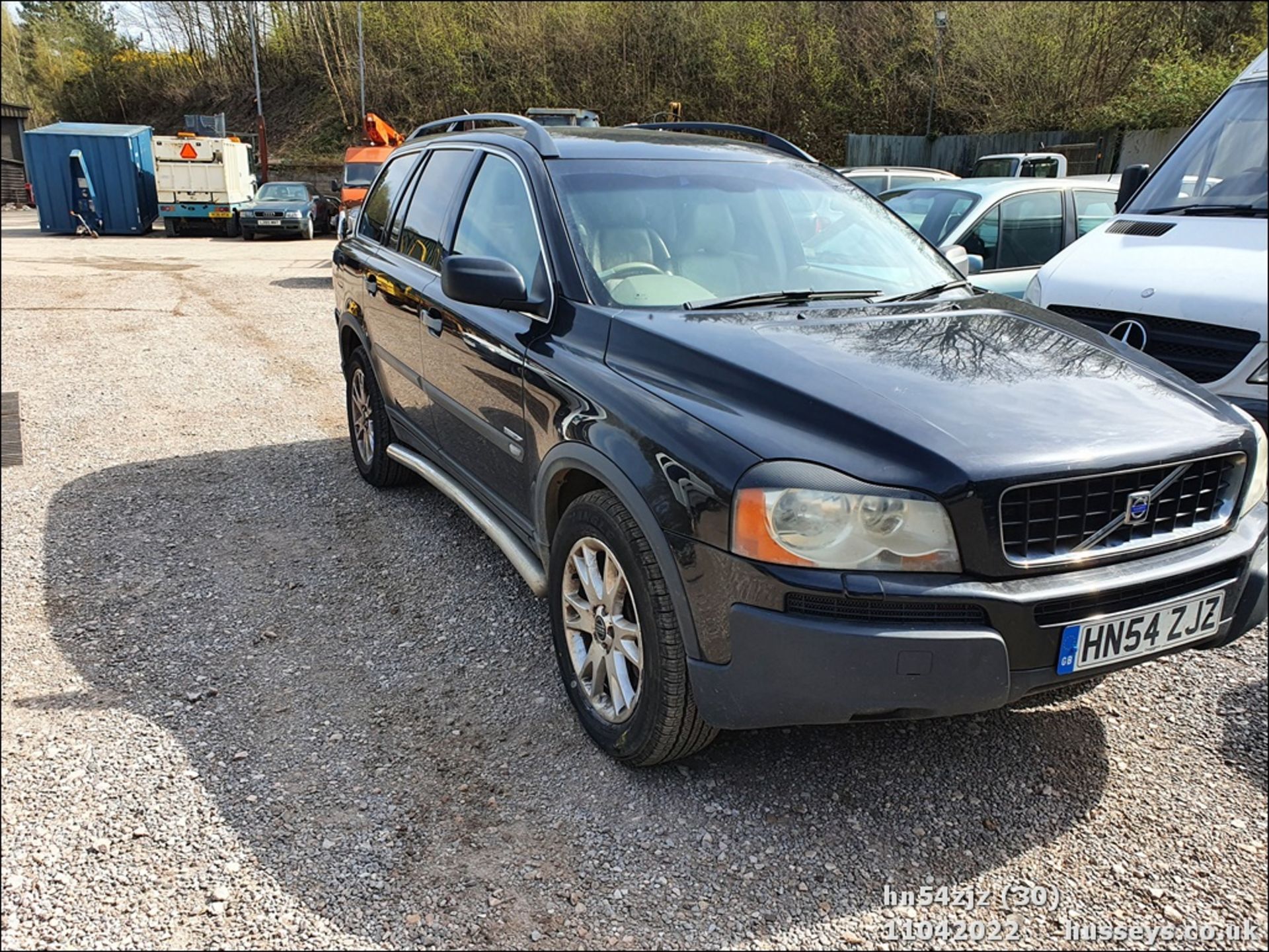 04/54 VOLVO XC 90 D5 SE AWD SEMI-AUTO - 2401cc 5dr Estate (Black, 195k) - Image 30 of 34