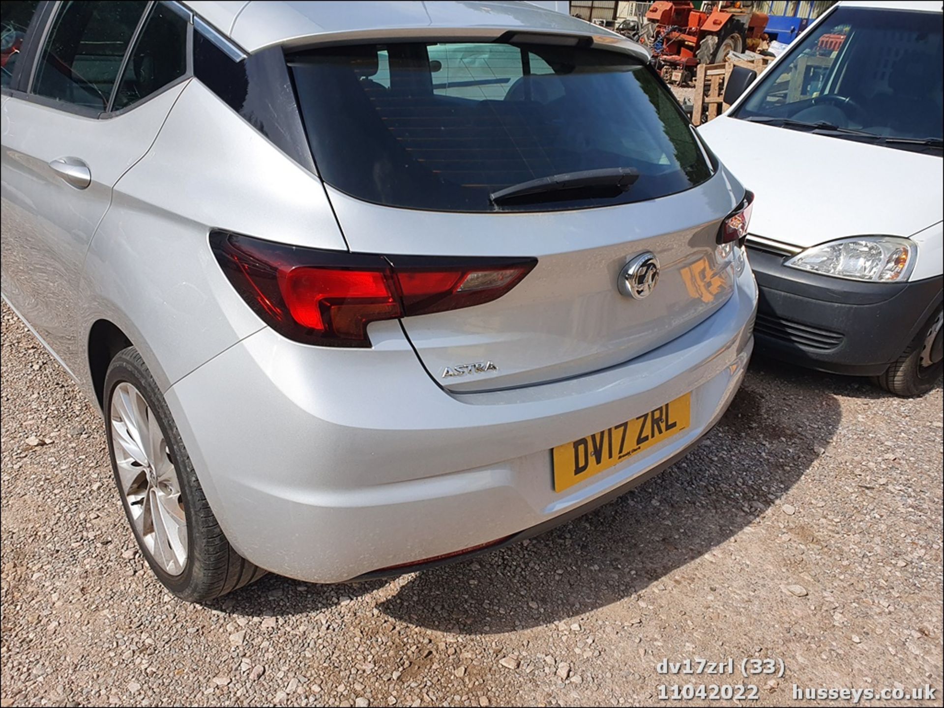 17/17 VAUXHALL ASTRA DESIGN - 1399cc 5dr Hatchback (Silver, 33k) - Image 33 of 35