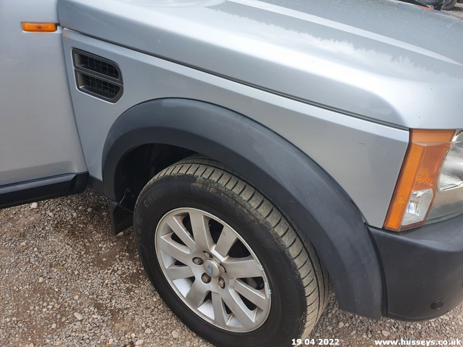 06/06 LAND ROVER DISCOVERY 3 TDV6 SE AUTO - 2720cc 5dr Estate (Silver, 180k) - Image 11 of 37