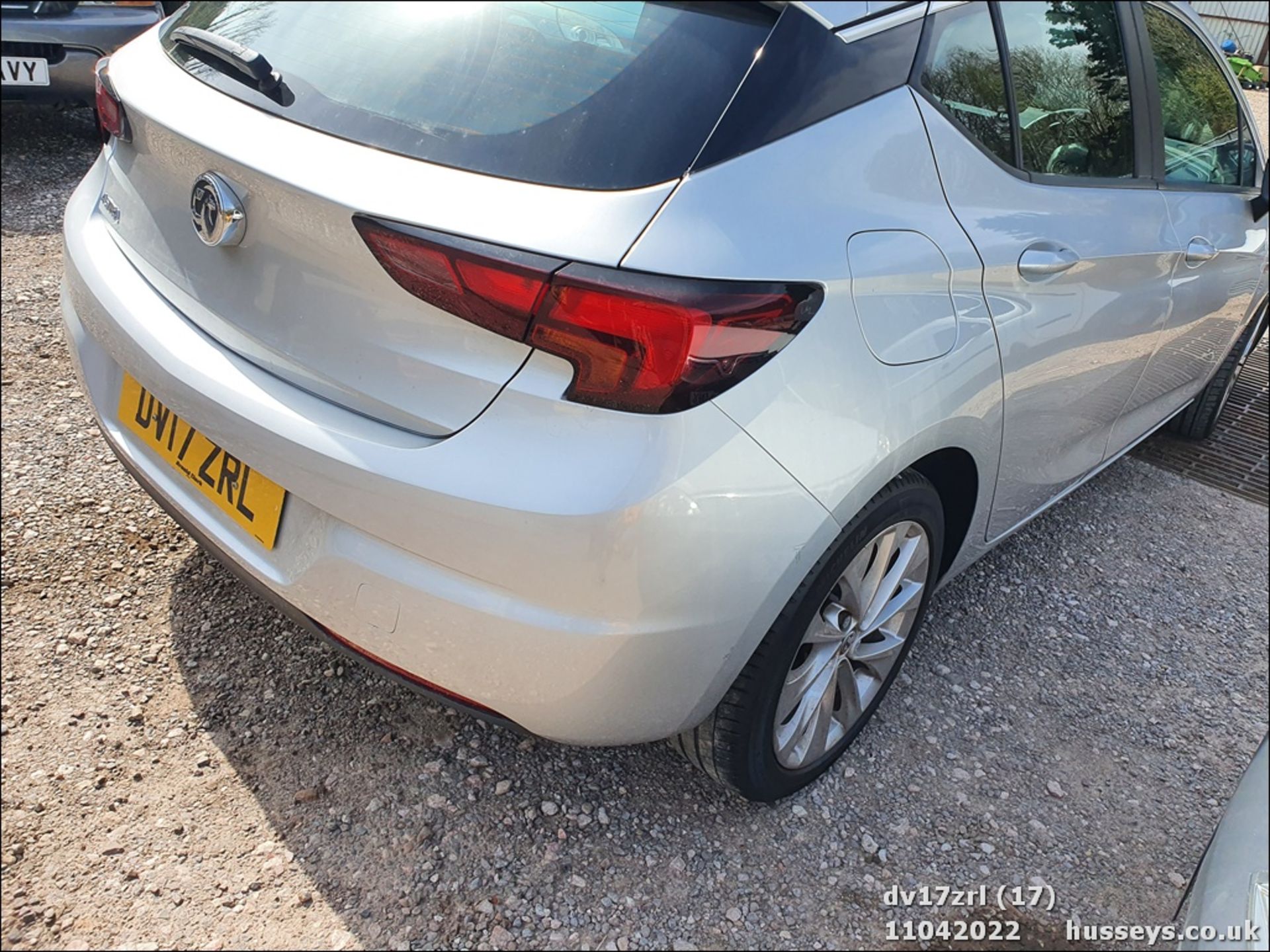 17/17 VAUXHALL ASTRA DESIGN - 1399cc 5dr Hatchback (Silver, 33k) - Image 17 of 35