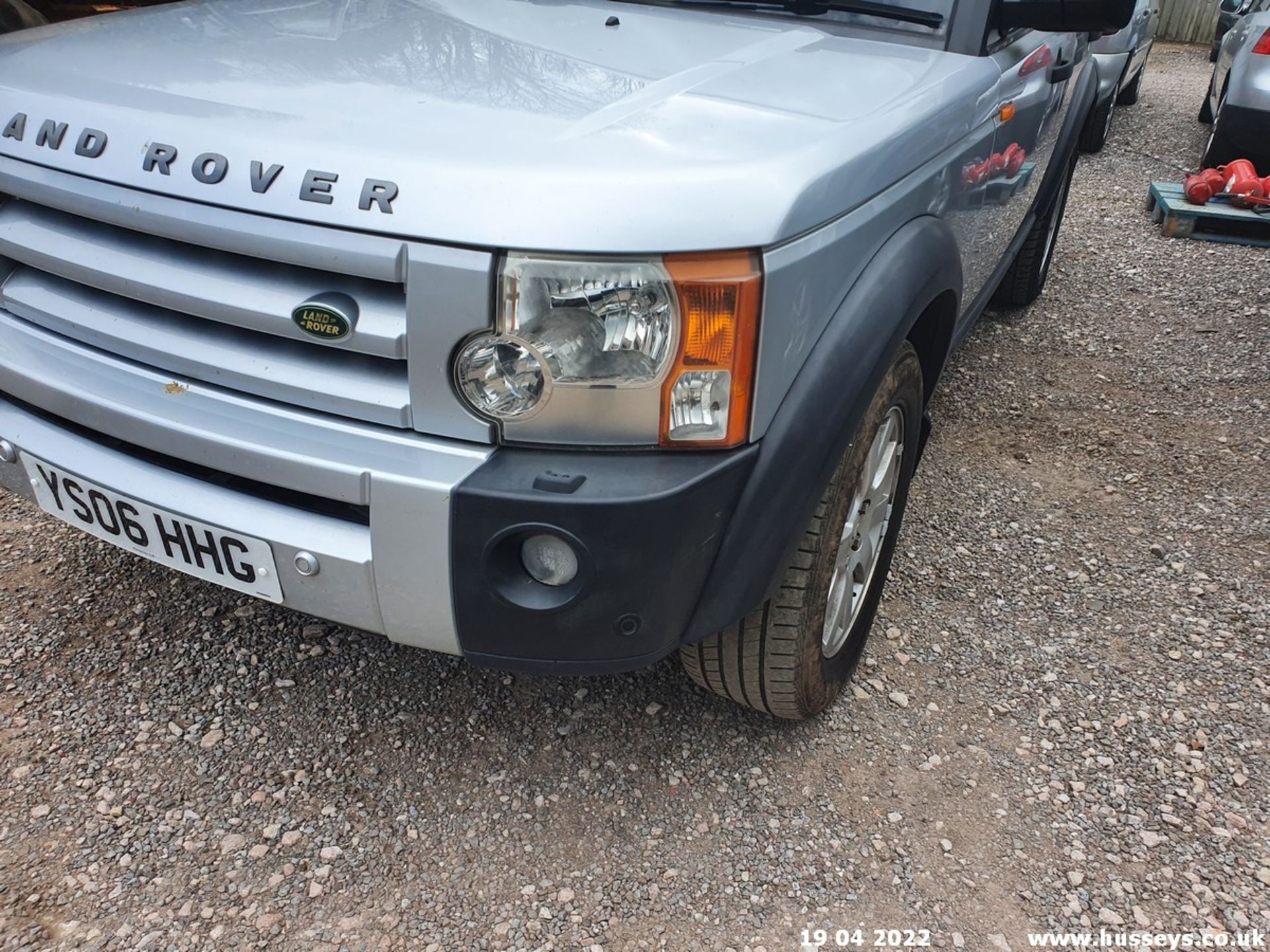 06/06 LAND ROVER DISCOVERY 3 TDV6 SE AUTO - 2720cc 5dr Estate (Silver, 180k) - Image 15 of 37