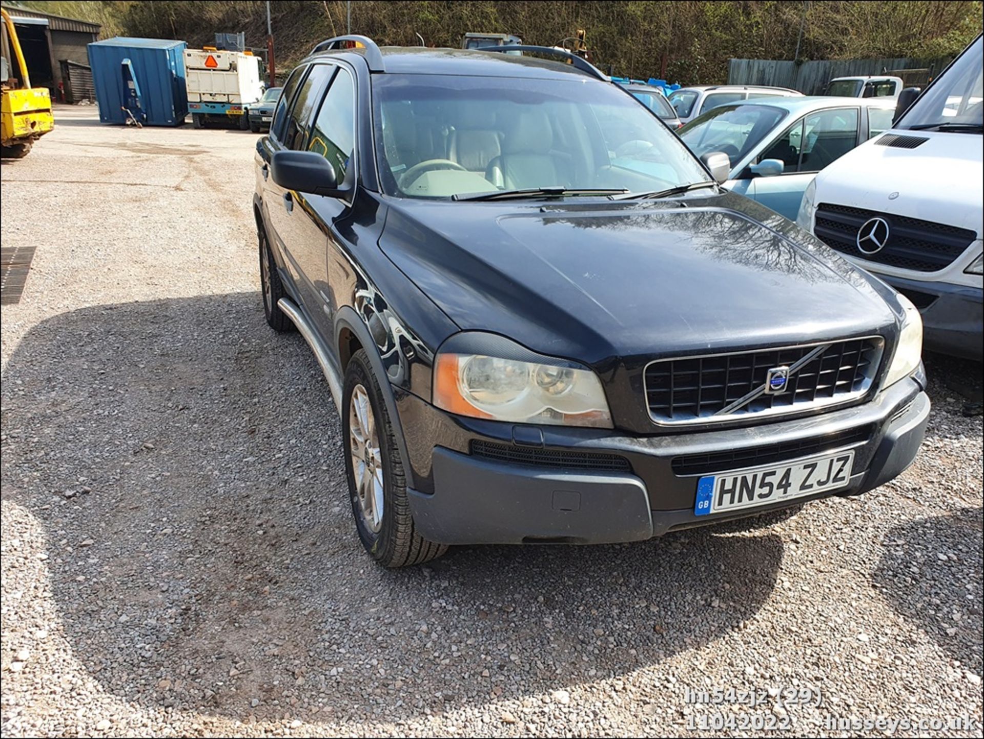 04/54 VOLVO XC 90 D5 SE AWD SEMI-AUTO - 2401cc 5dr Estate (Black, 195k) - Image 29 of 34