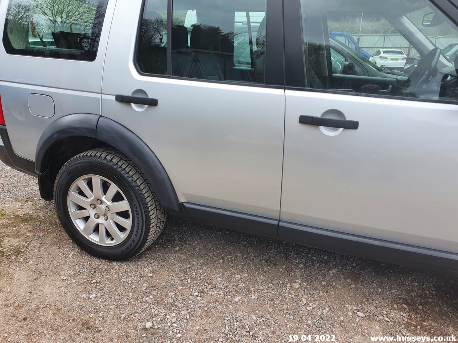 06/06 LAND ROVER DISCOVERY 3 TDV6 SE AUTO - 2720cc 5dr Estate (Silver, 180k) - Image 34 of 37