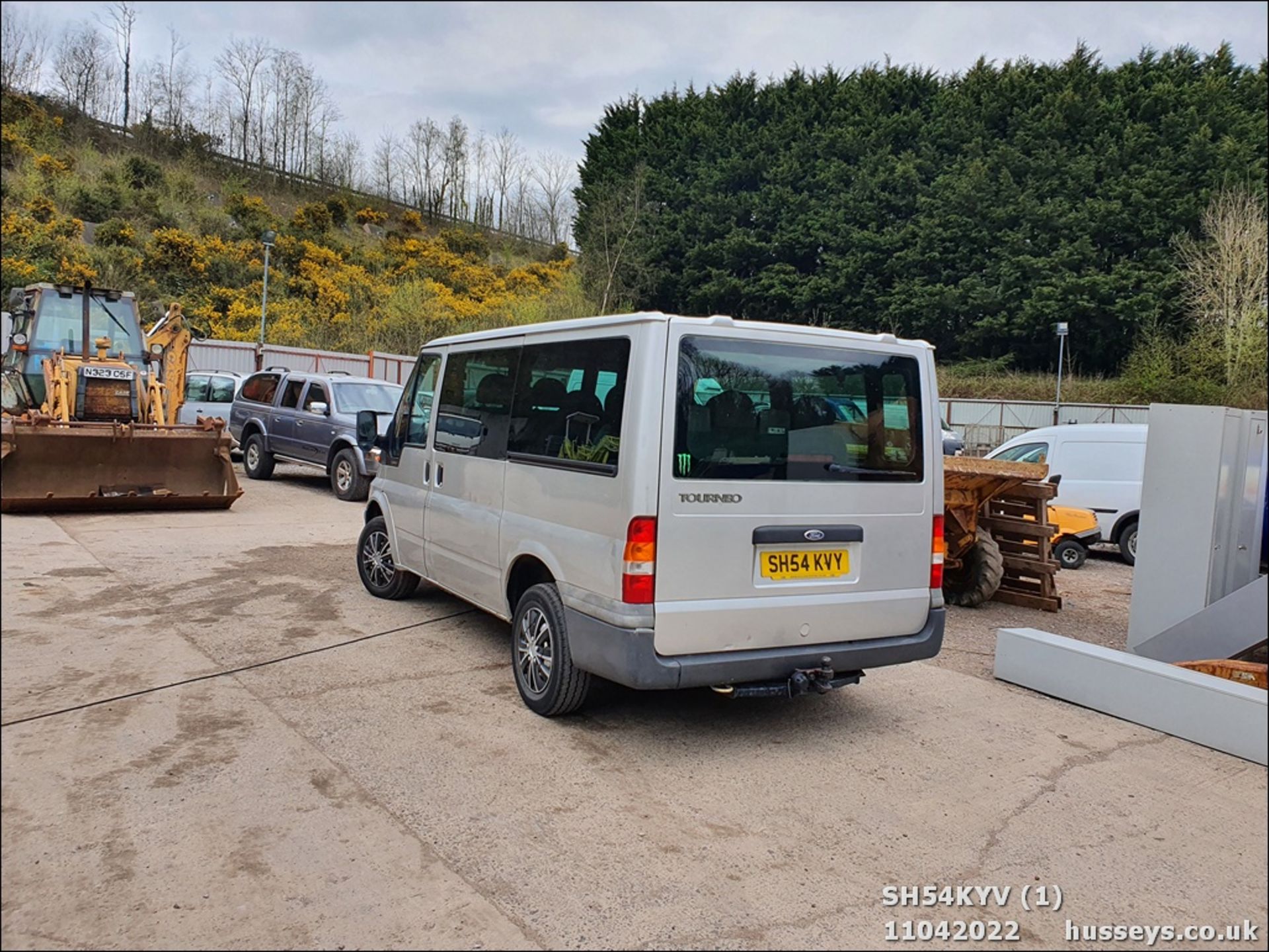 04/54 FORD TOURNEO GLX 280 SWB - 1998cc Minibus (Silver) - Image 2 of 36